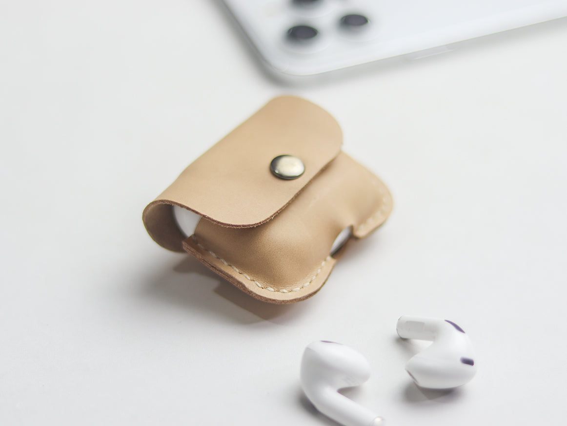 AIRPODS CLASSIC LEATHER CASE NATURAL BURRETO