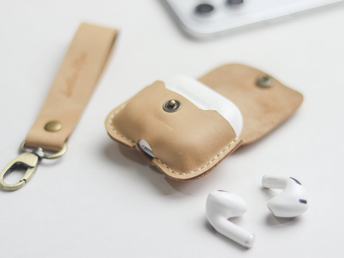 AIRPODS CLASSIC LEATHER CASE NATURAL BURRETO