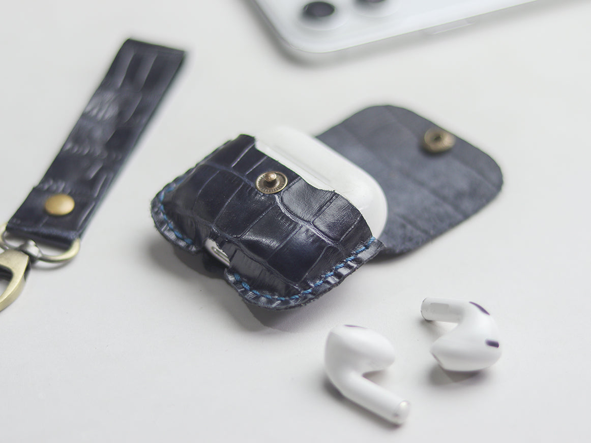 AIRPODS CLASSIC LEATHER CASE BLUE CROCO