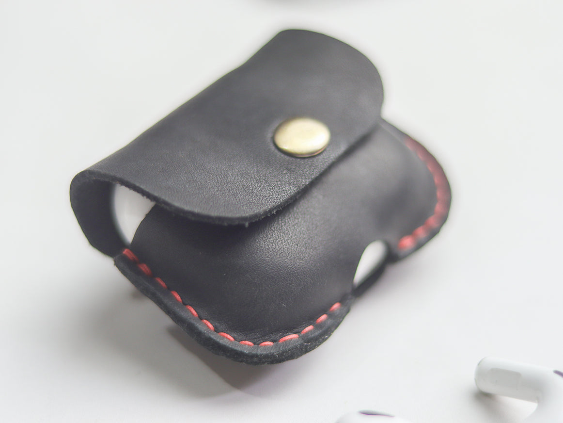 AIRPODS CLASSIC LEATHER CASE PHANTOM BLACK