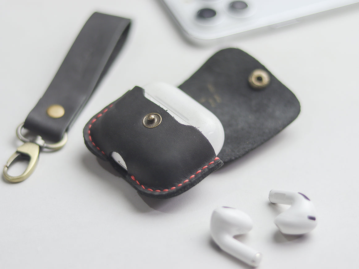 AIRPODS CLASSIC LEATHER CASE PHANTOM BLACK