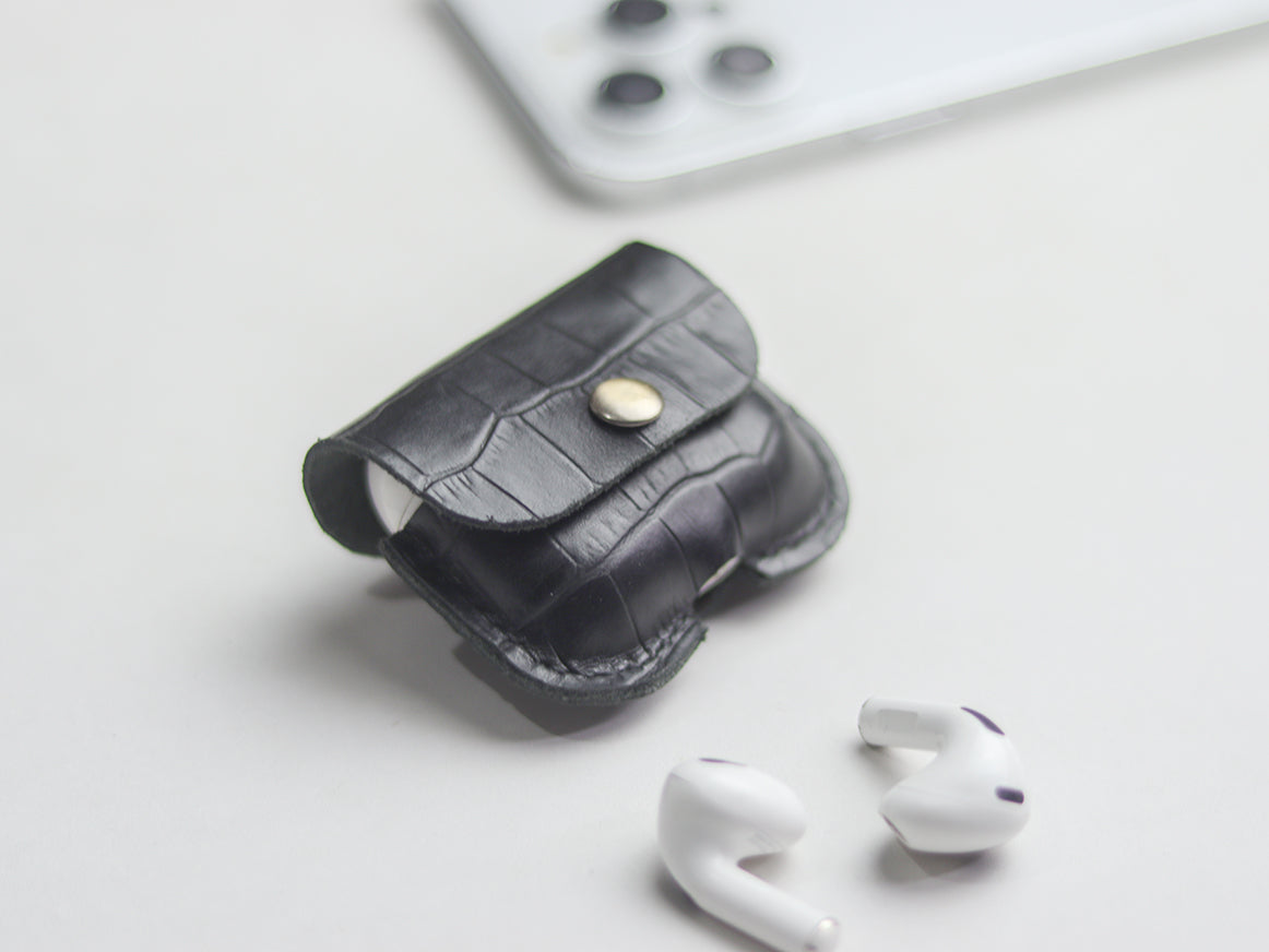 AIRPODS CLASSIC LEATHER CASE BLACK CROCO