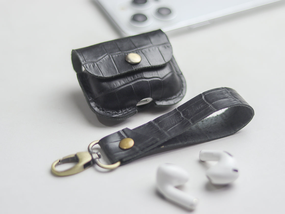 AIRPODS CLASSIC LEATHER CASE BLACK CROCO