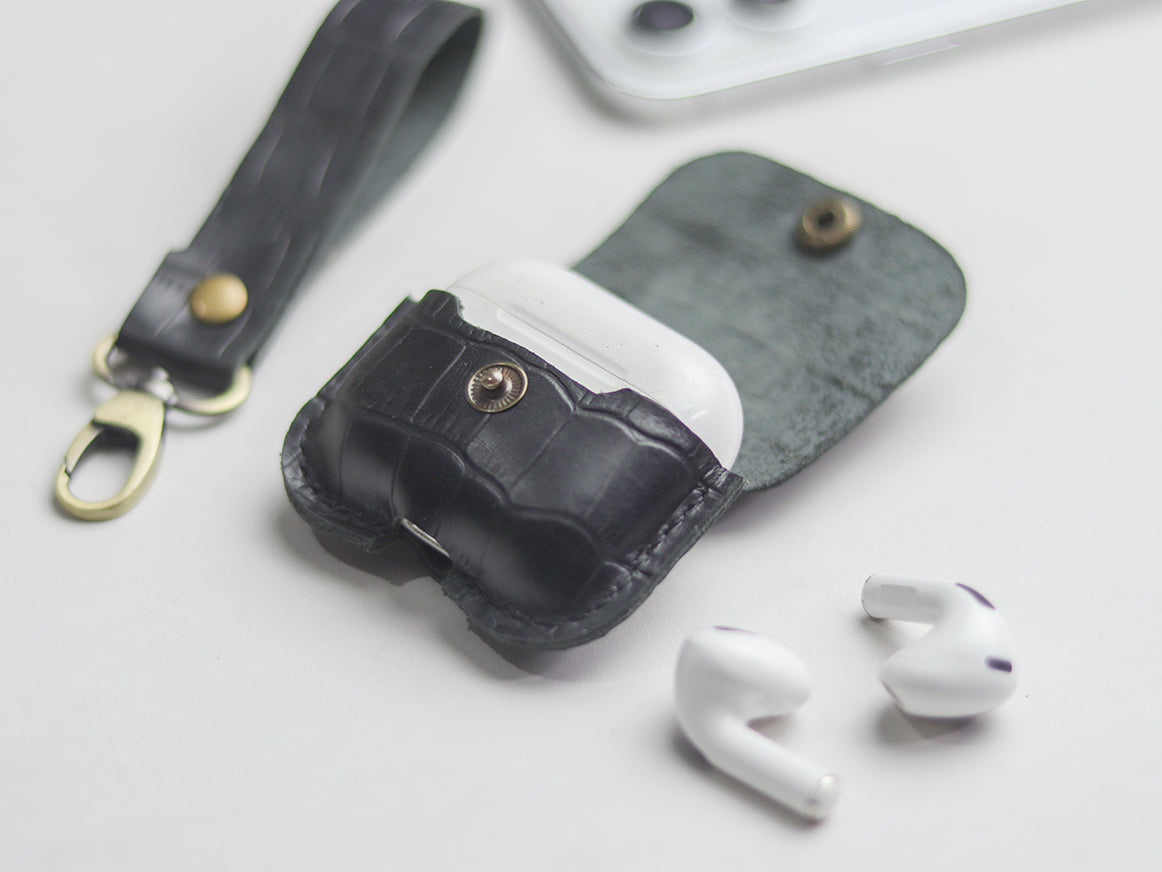 AIRPODS CLASSIC LEATHER CASE BLACK CROCO