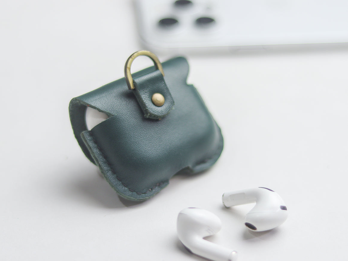 AIRPODS CLASSIC LEATHER CASE SACRAMENTO GREEN