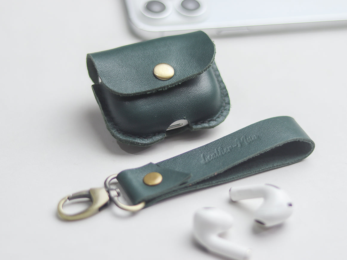 AIRPODS CLASSIC LEATHER CASE SACRAMENTO GREEN