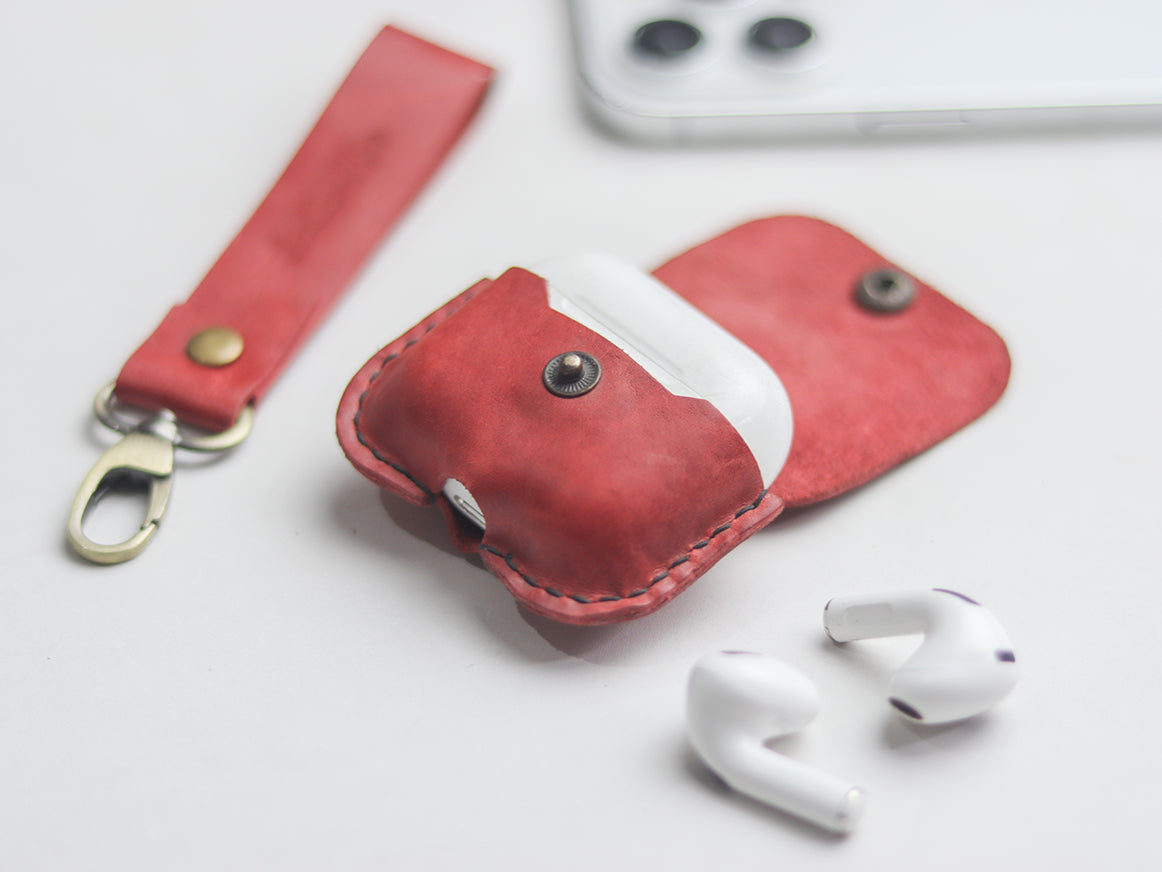 AIRPODS CLASSIC LEATHER CASE PRISMATIC RED