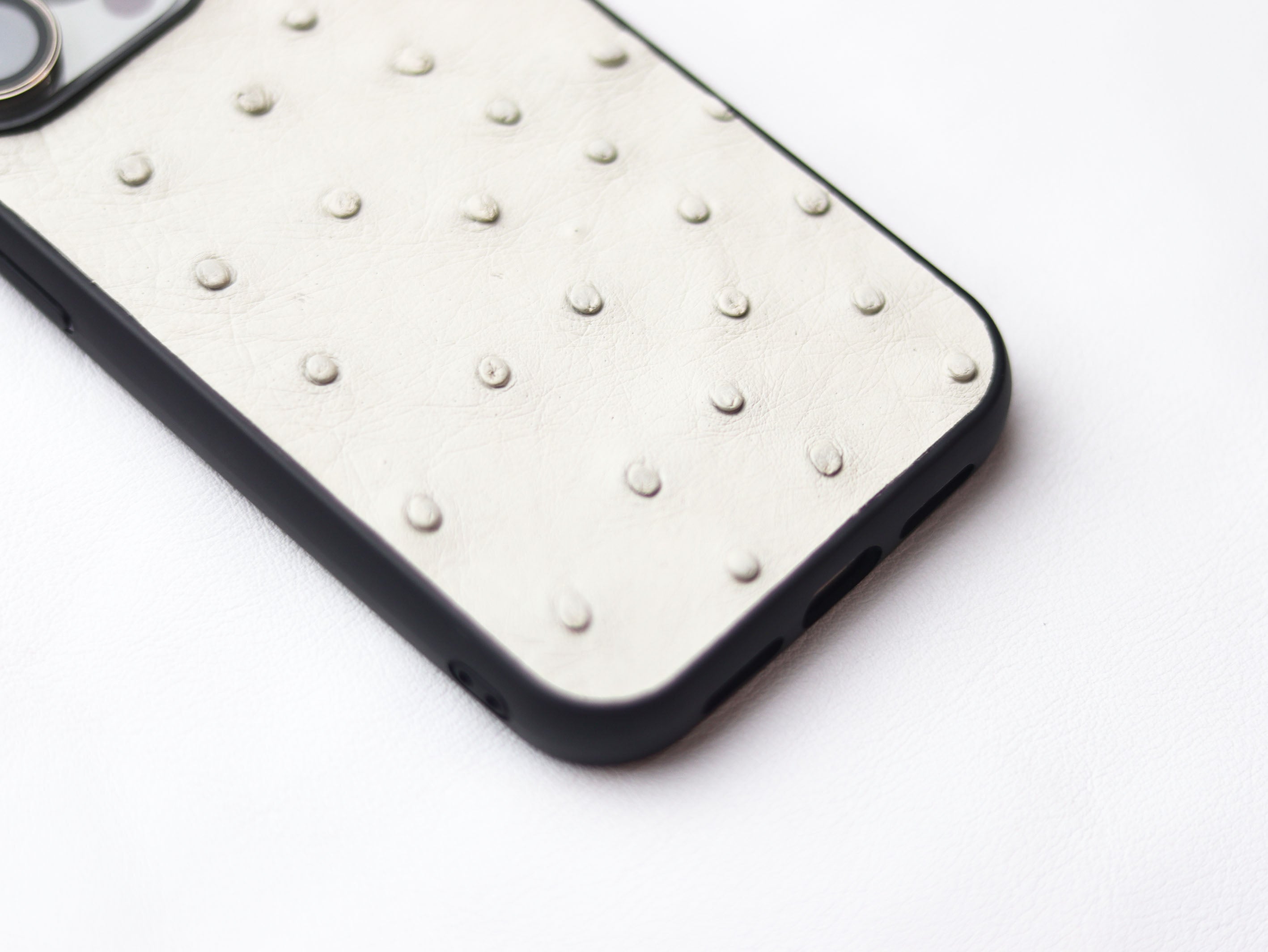 SERBING WHITE OSTRICH SKIN PHONE CASE (FOLLICLE)