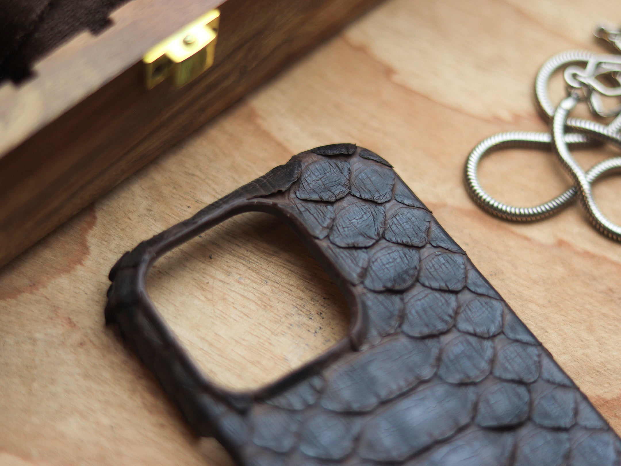 PECAN BROWN PYTHON SKIN 360° MAGSAFE CASE