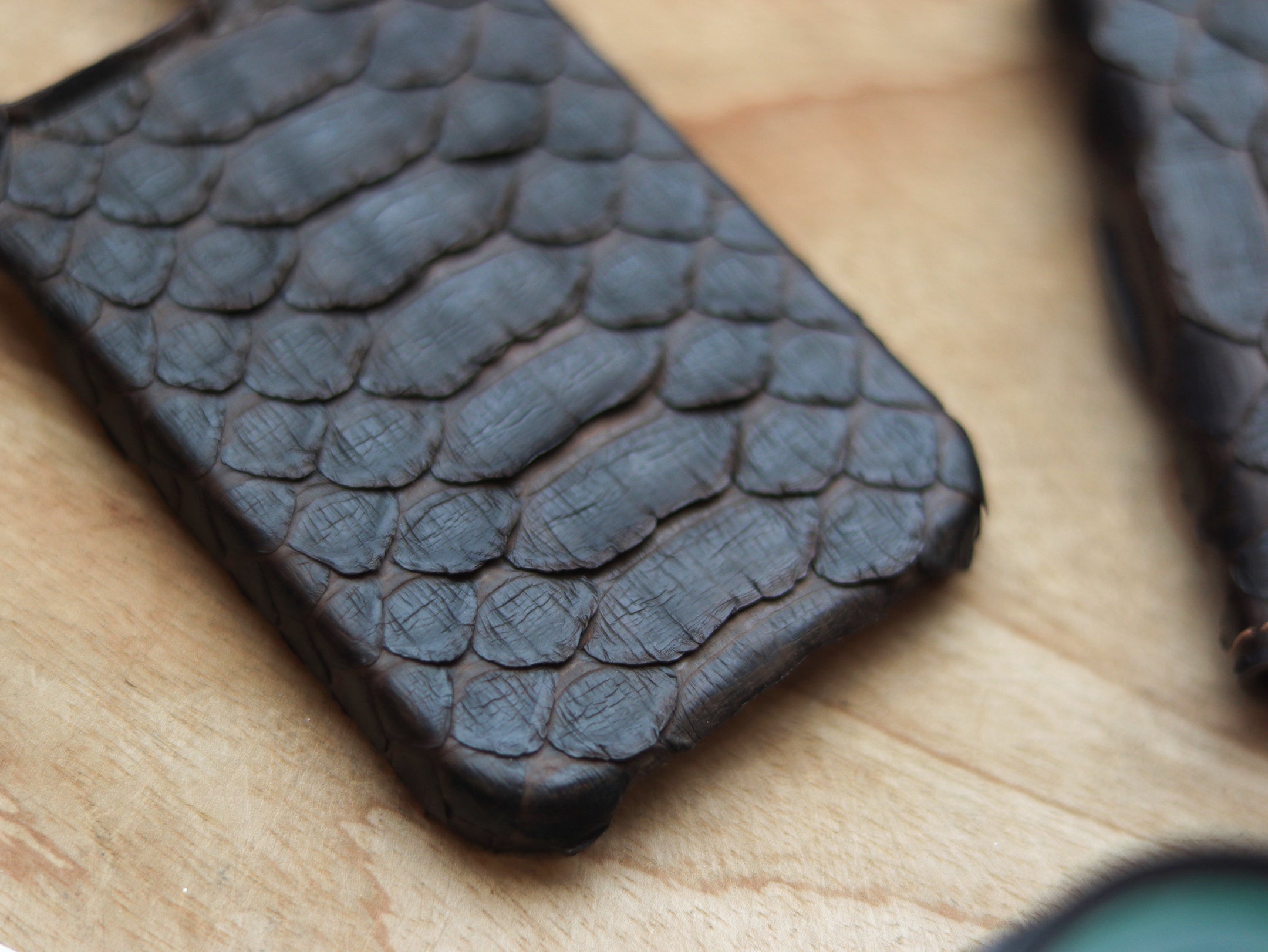 PECAN BROWN PYTHON SKIN 360° MAGSAFE CASE