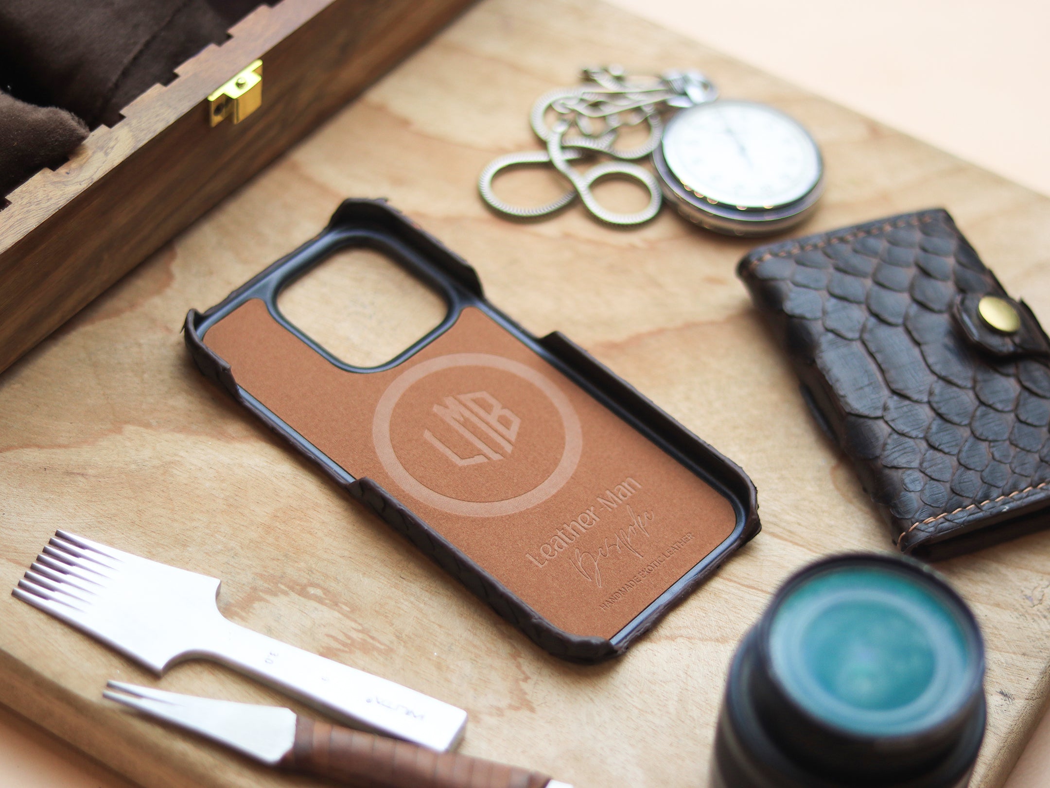 PECAN BROWN PYTHON SKIN 360° MAGSAFE CASE