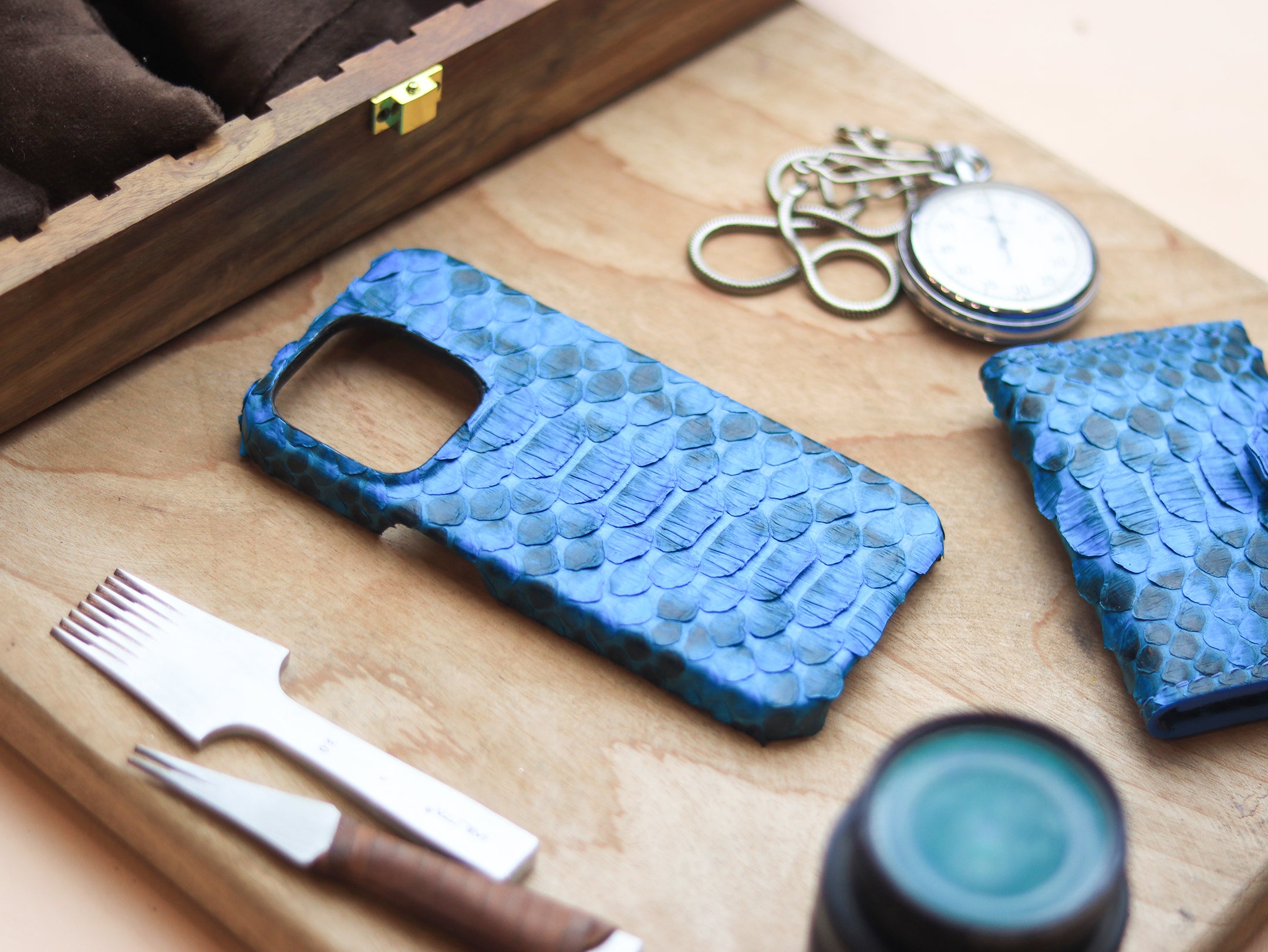 CERULEAN BLUE PYTHON SKIN 360° MAGSAFE CASE