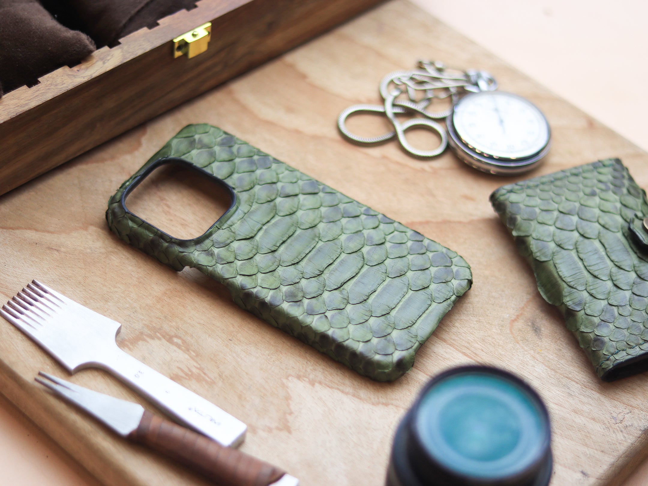 JUNIPER GREEN PYTHON SKIN 360° MAGSAFE CASE