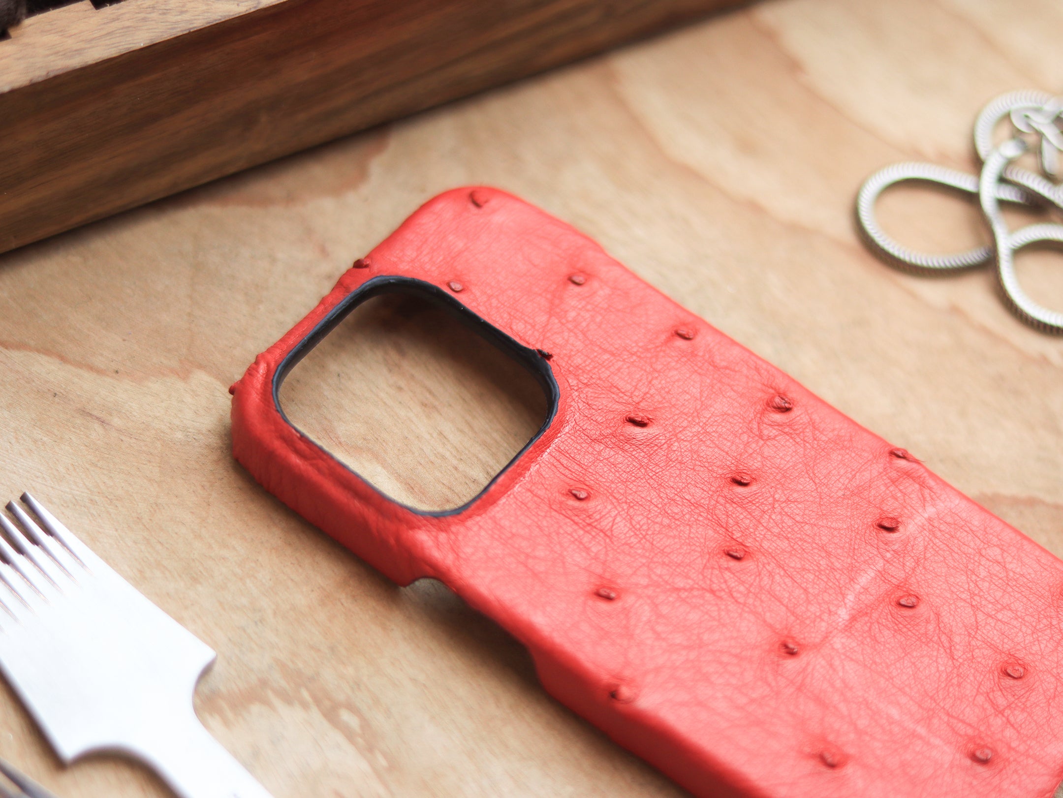 CLASSIC RED OSTRICH SKIN 360° MAGSAFE CASE