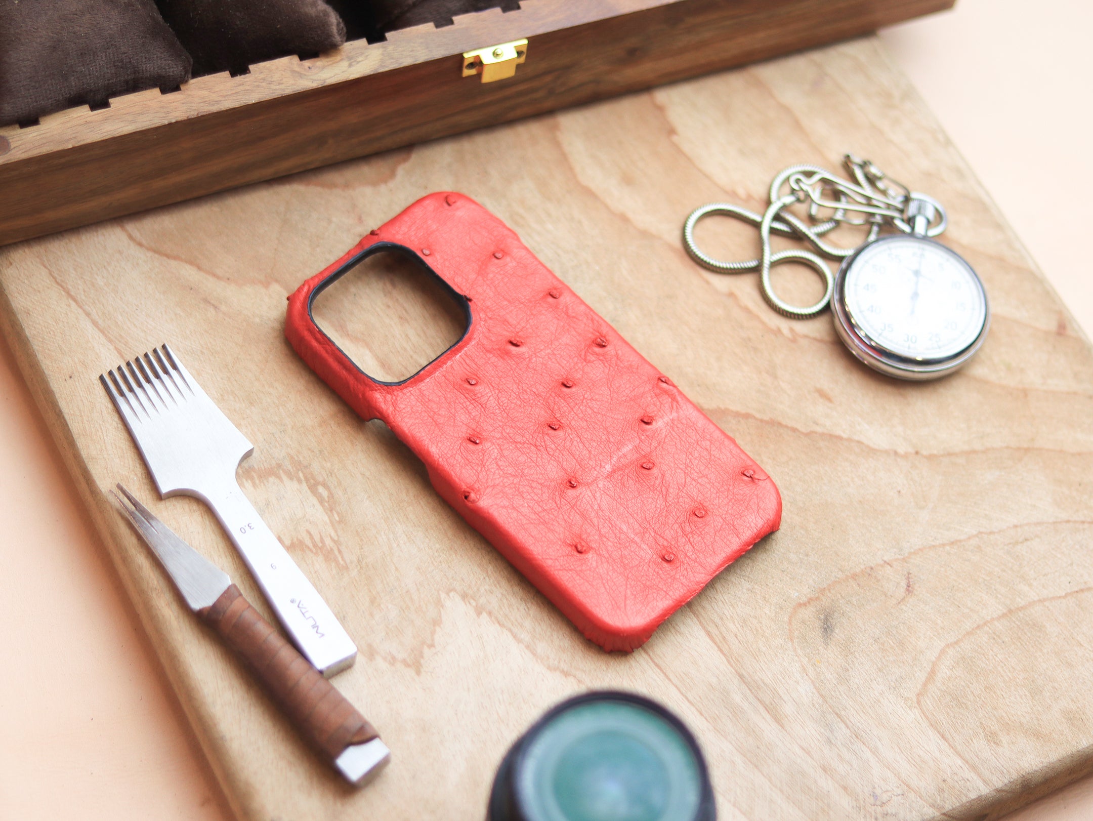 CLASSIC RED OSTRICH SKIN 360° MAGSAFE CASE