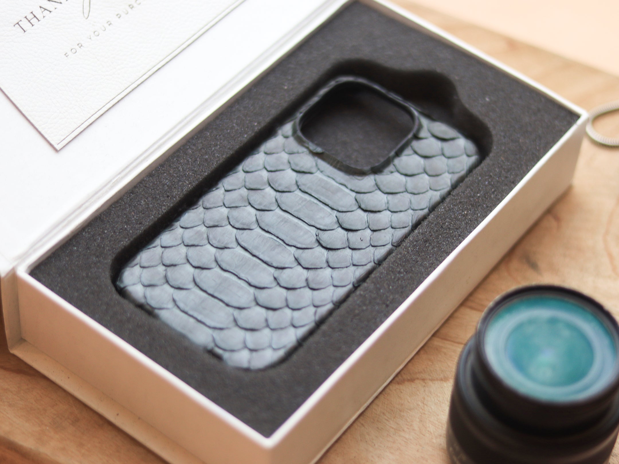IRIDIUM GRAY PYTHON SKIN 360° MAGSAFE CASE