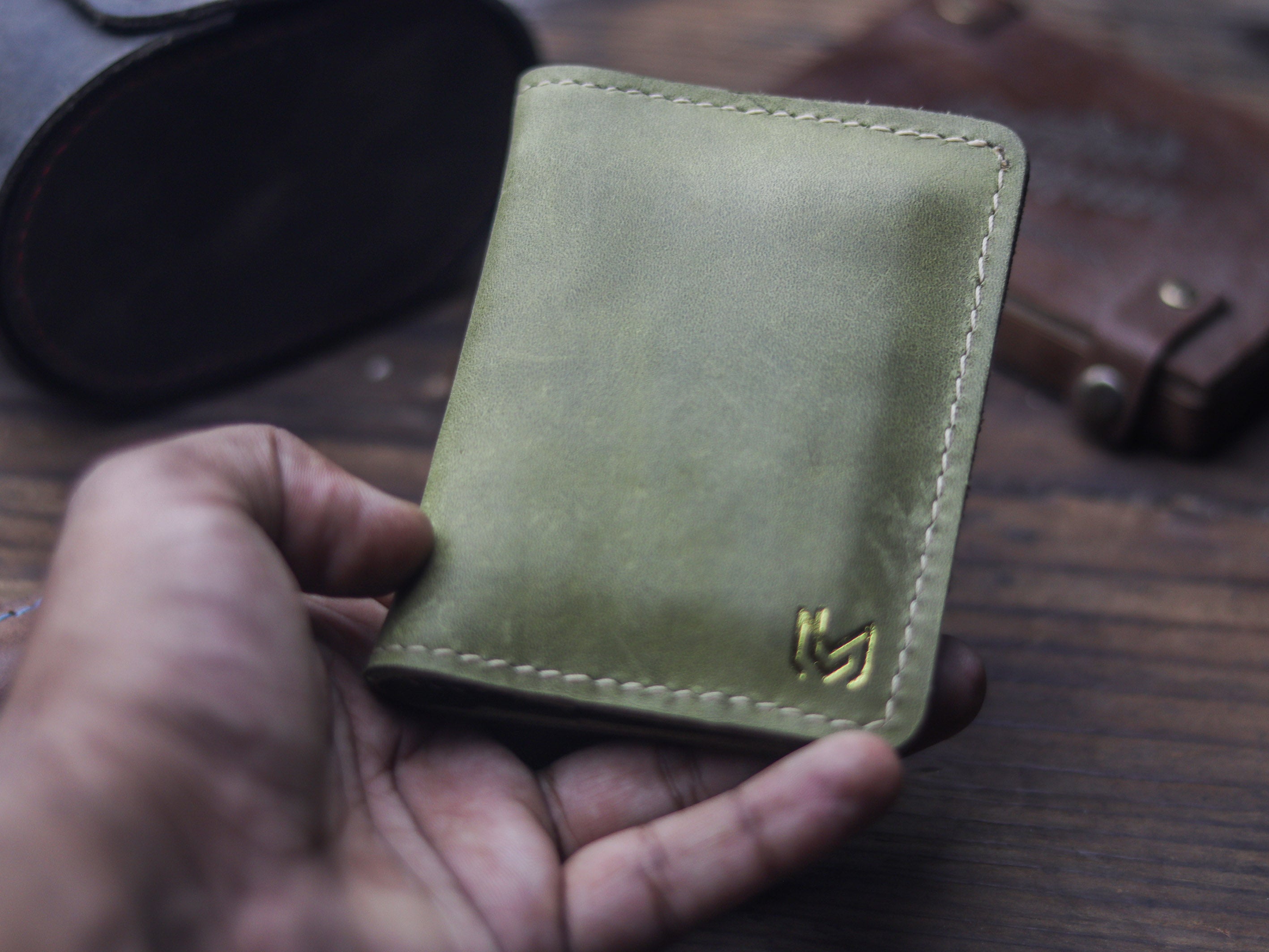 HAMPTON - C BIFOLD CARD HOLDER SEAWEED GREEN
