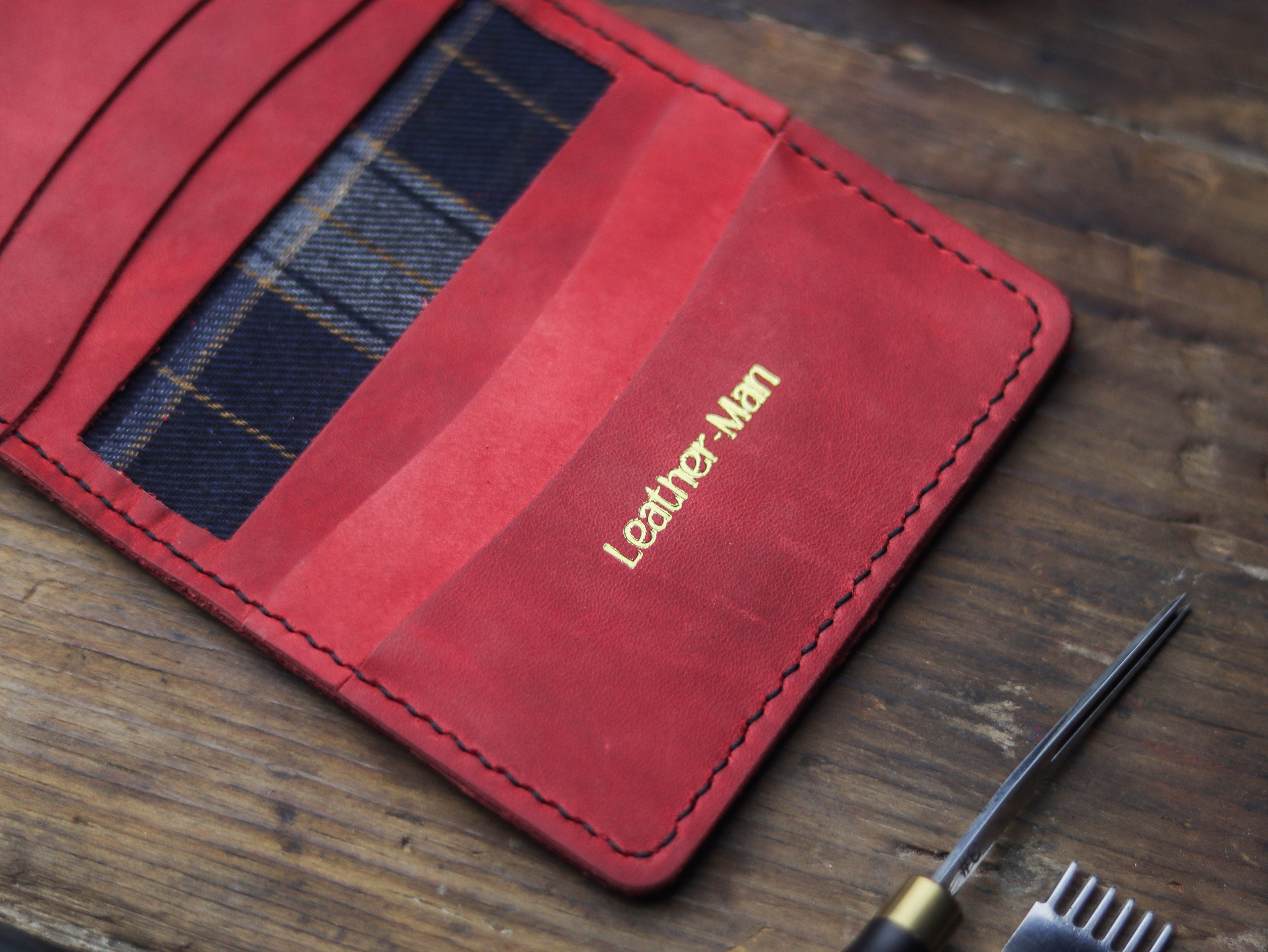 HAMPTON - C BIFOLD CARD HOLDER PRISMATIC RED
