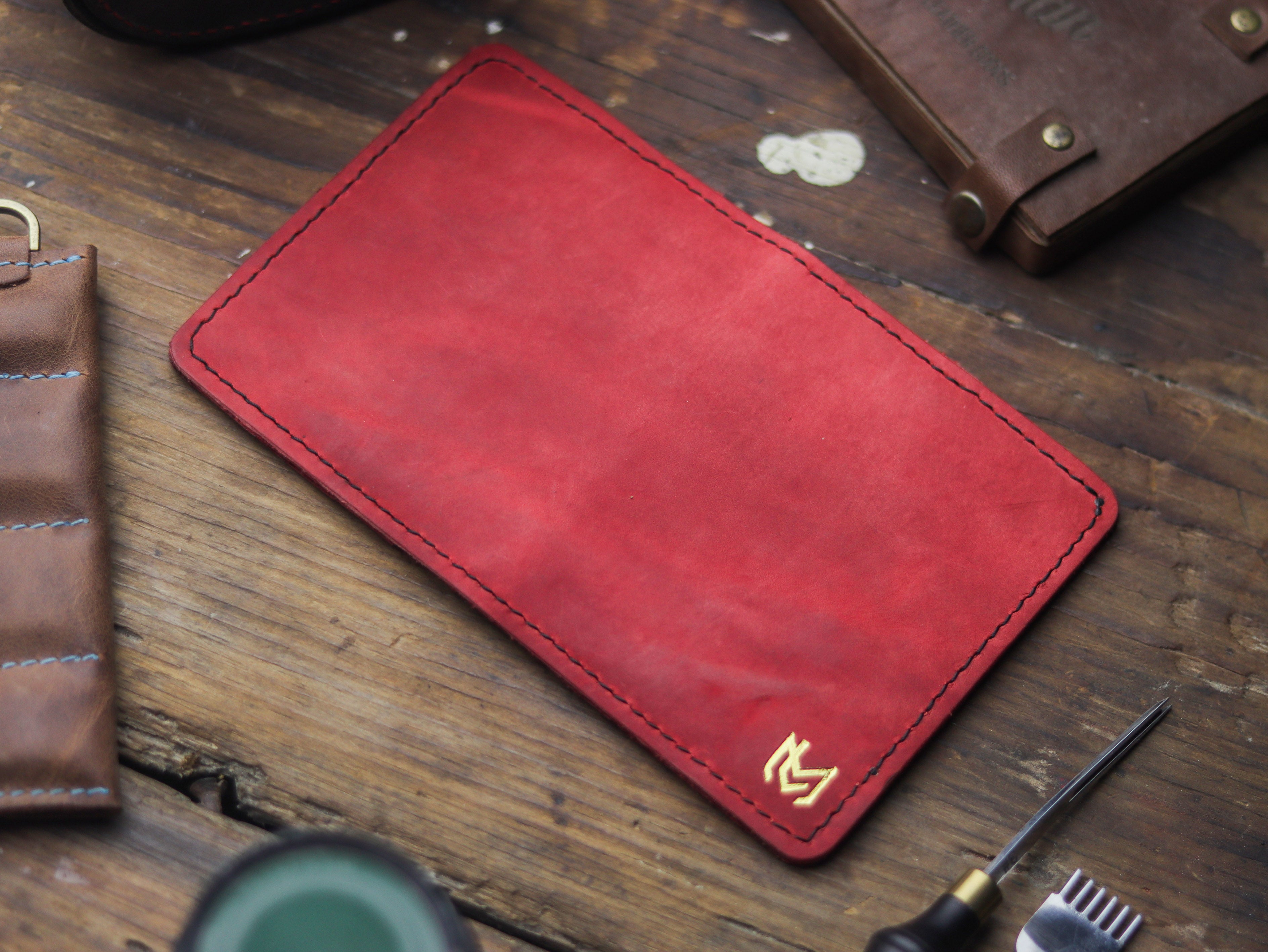 HAMPTON - C BIFOLD CARD HOLDER PRISMATIC RED