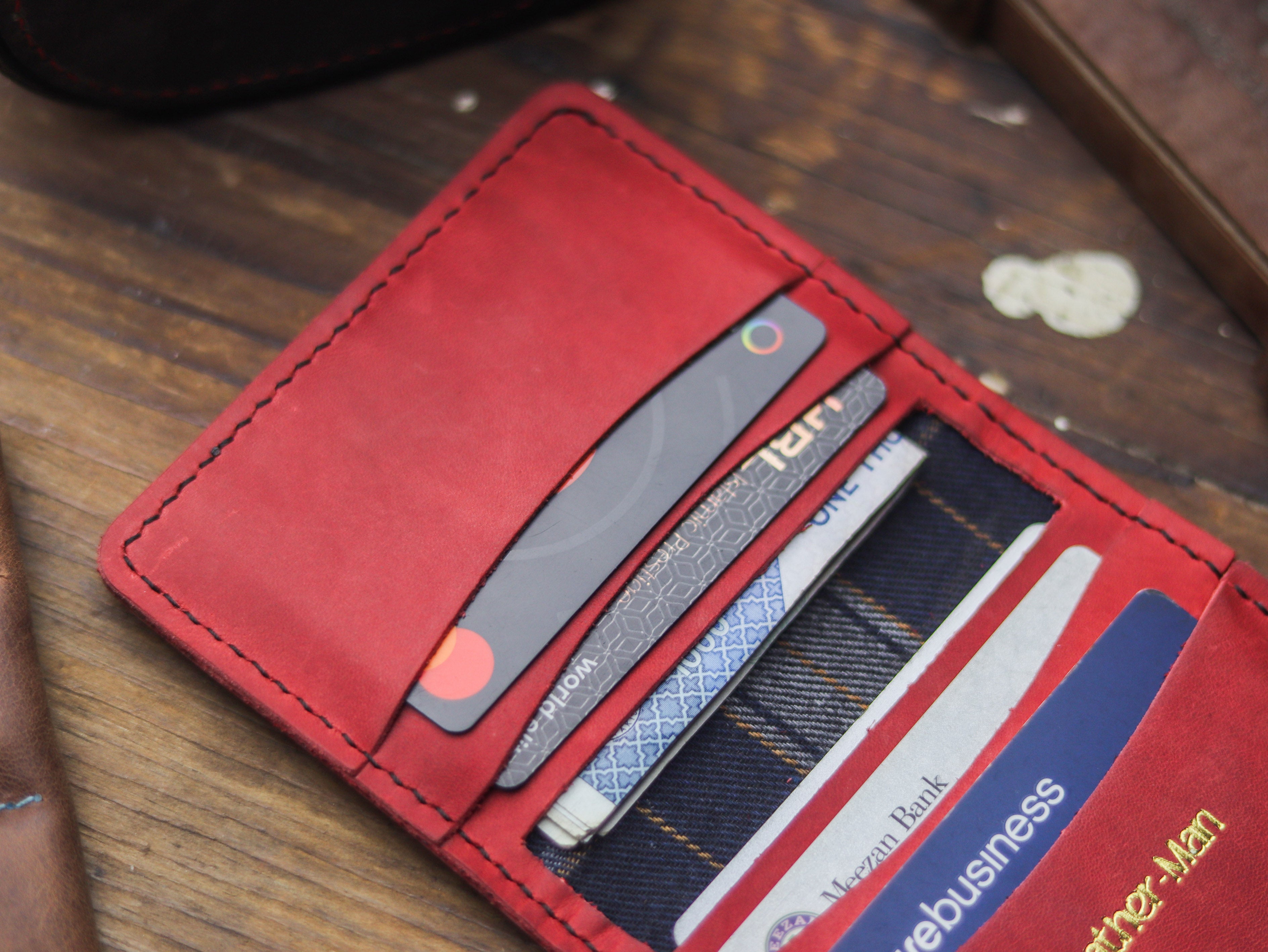 HAMPTON - C BIFOLD CARD HOLDER PRISMATIC RED