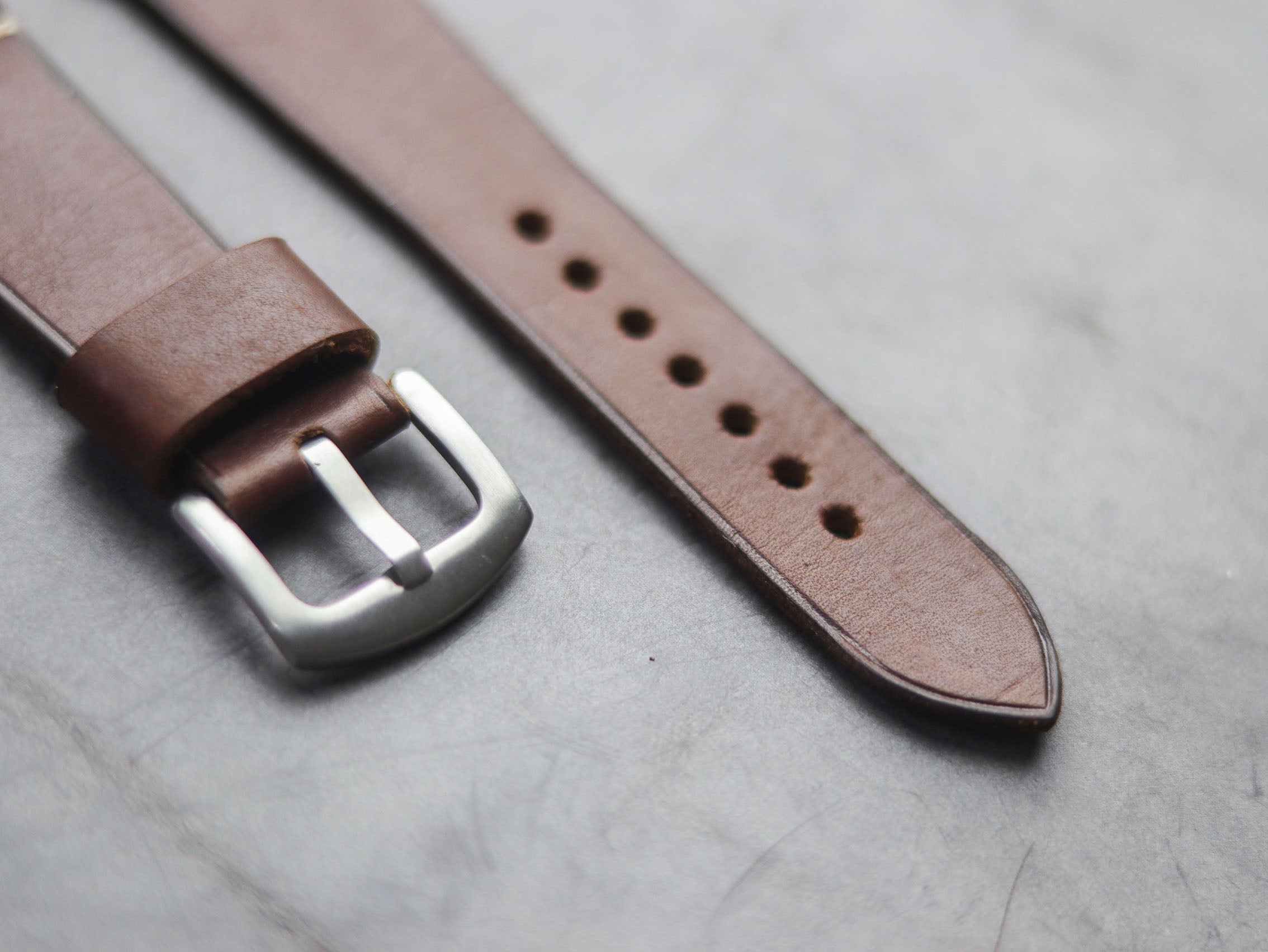 CHESTNUT BROWN MINIMAL STITCHED HAND-CRAFTED APPLE WATCH STRAPS