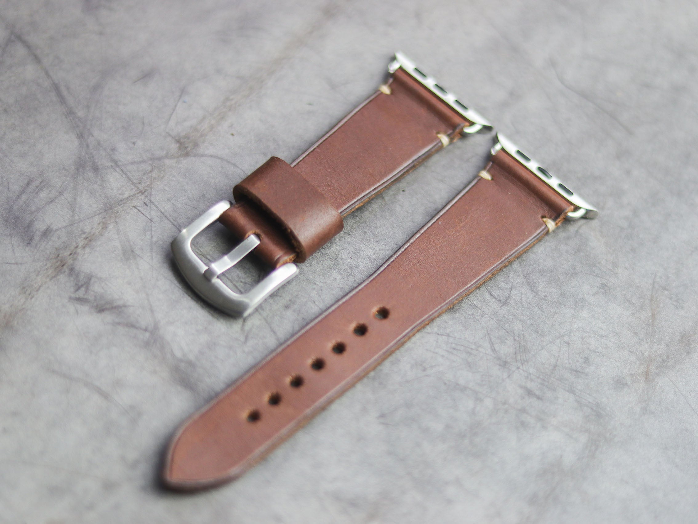 CHESTNUT BROWN MINIMAL STITCHED HAND-CRAFTED APPLE WATCH STRAPS