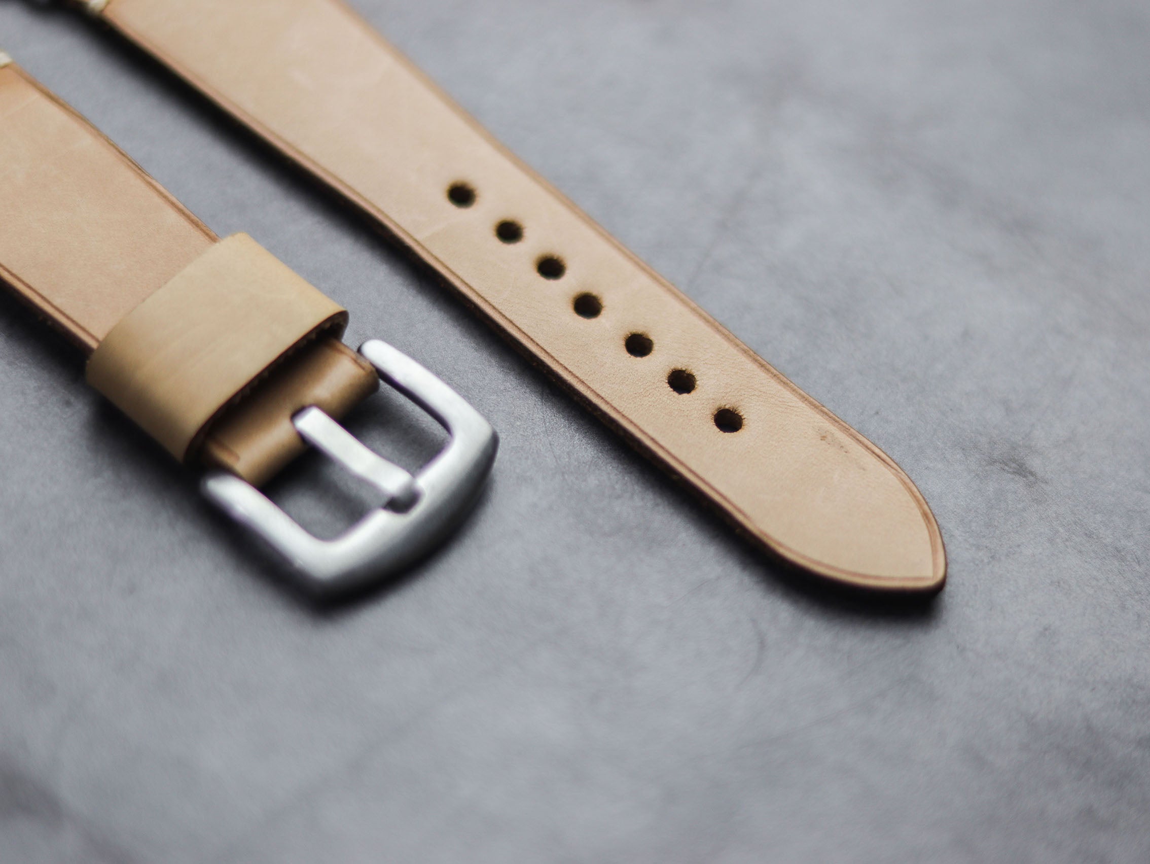 NATURAL BUTTERO MINIMAL STITCHED HAND-CRAFTED APPLE WATCH STRAPS