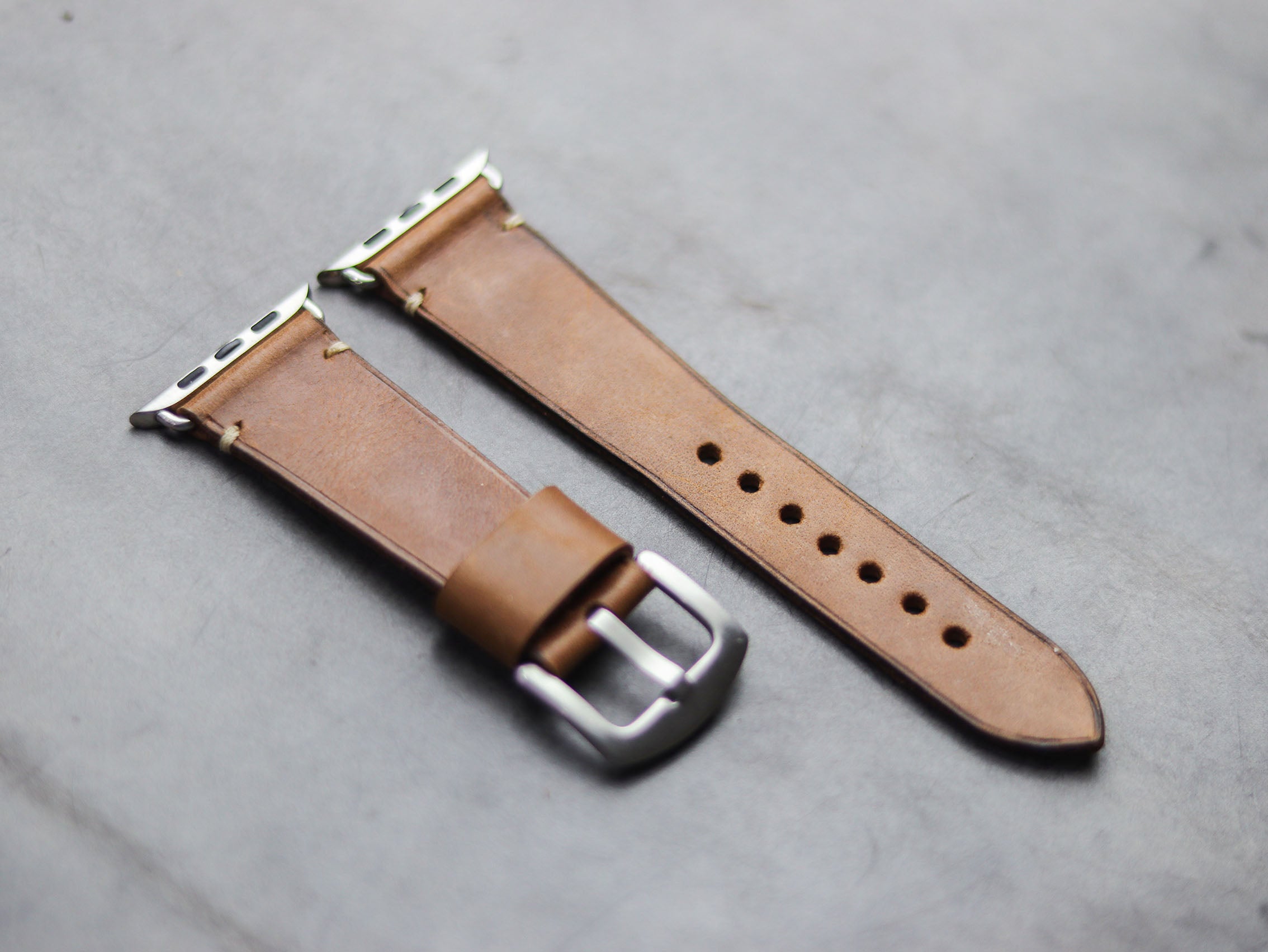 CARAMEL BROWN MINIMAL STITCHED HAND-CRAFTED APPLE WATCH STRAPS