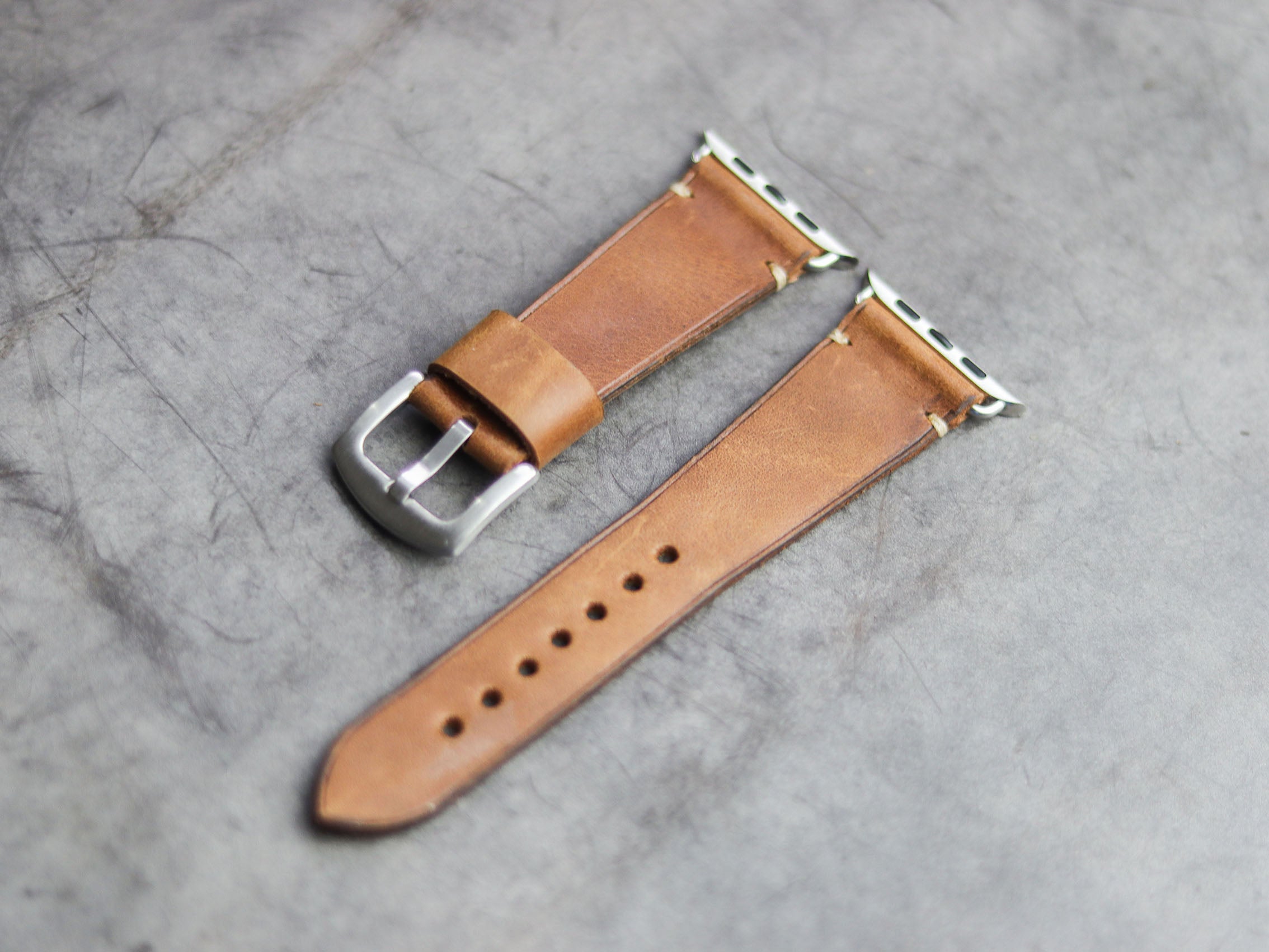 CARAMEL BROWN MINIMAL STITCHED HAND-CRAFTED APPLE WATCH STRAPS