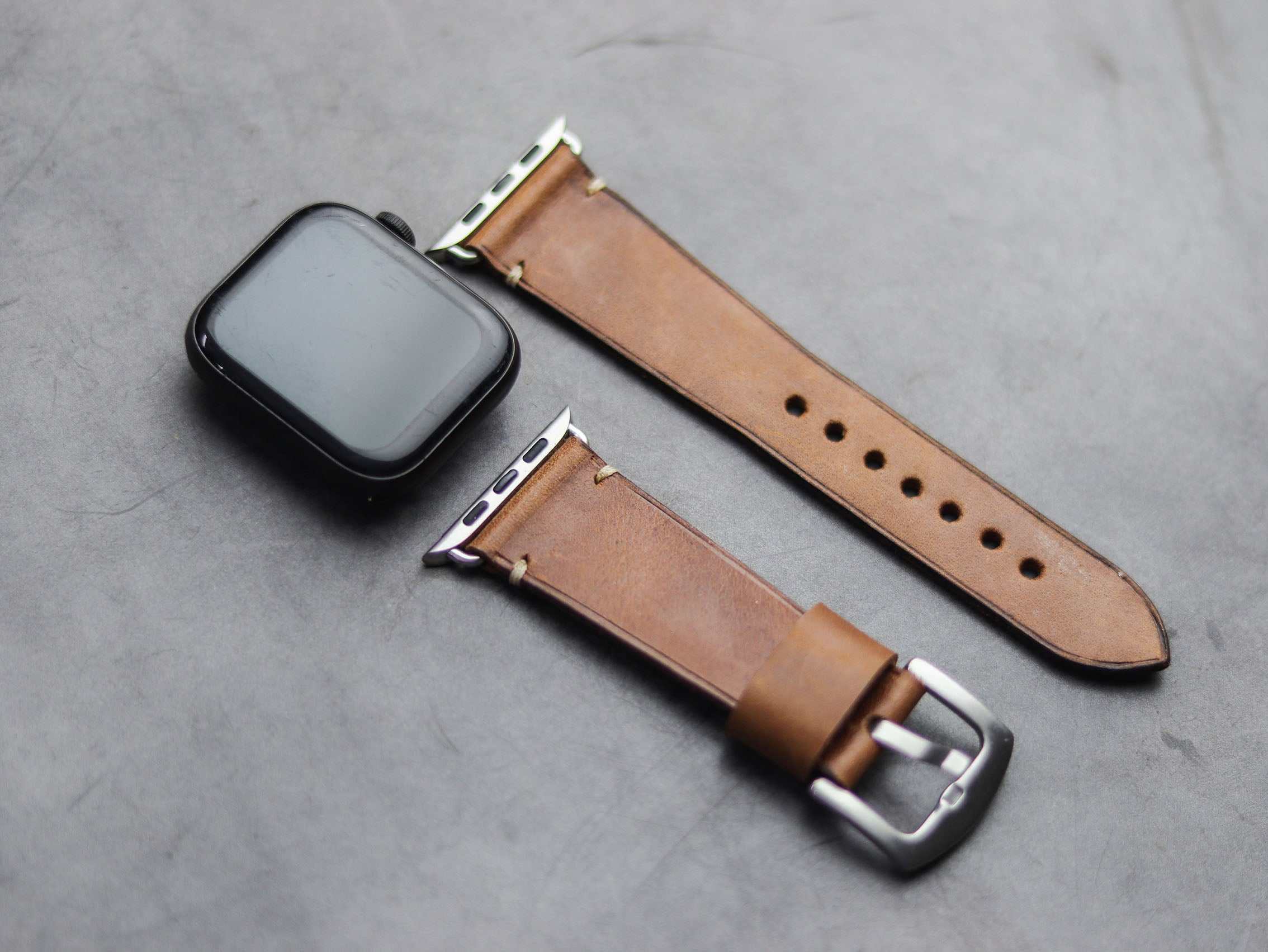 CARAMEL BROWN MINIMAL STITCHED HAND-CRAFTED APPLE WATCH STRAPS