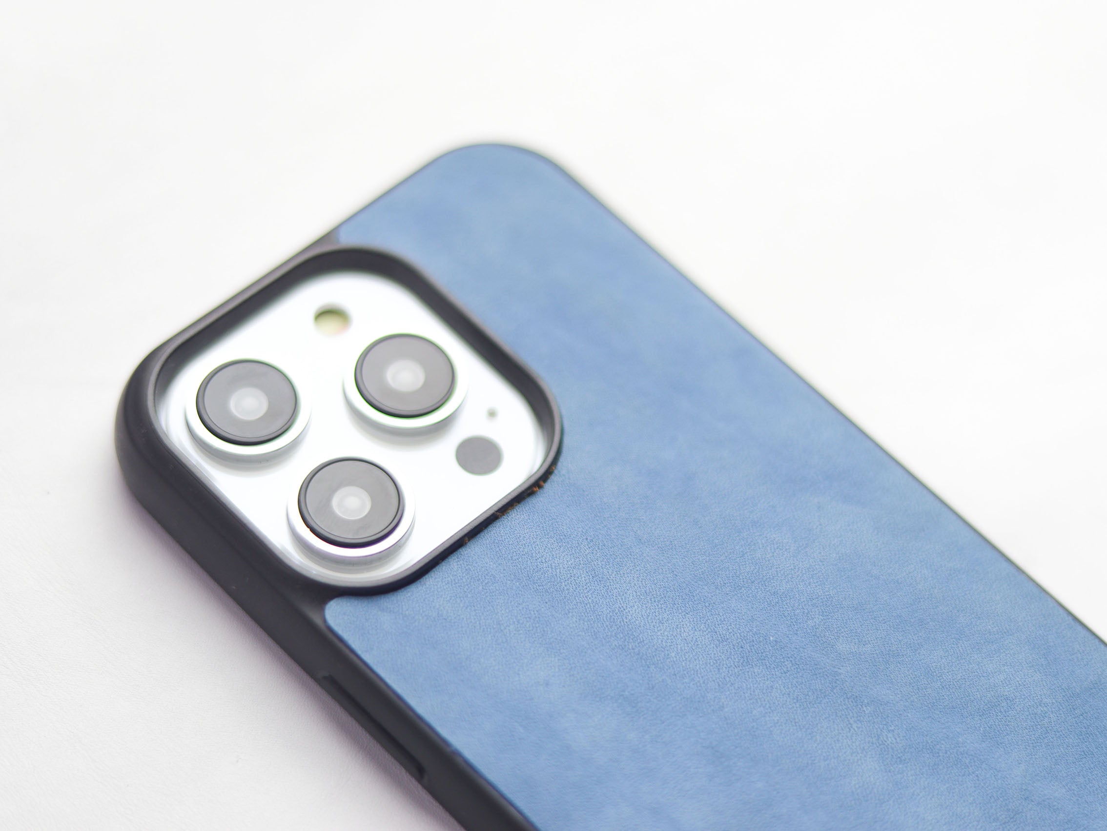 CAROLINE BLUE LEATHER CLASSIC PHONE CASE