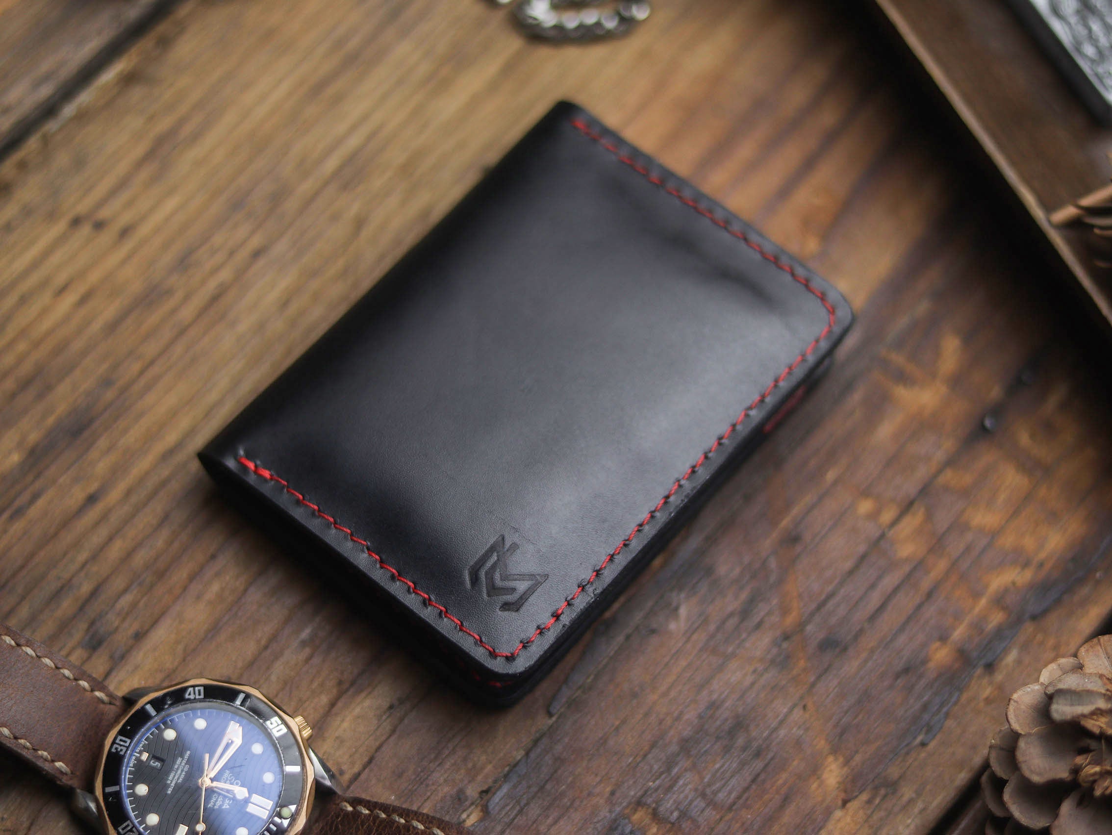 "KODUS" BLACK & RED