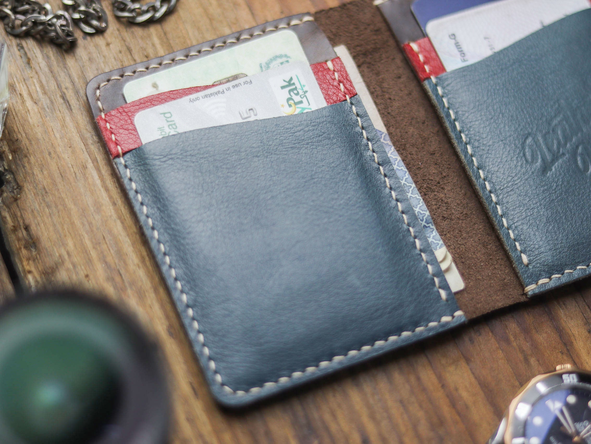 "KODUS" WALNUT BROWN, RED & DEEP BLUE