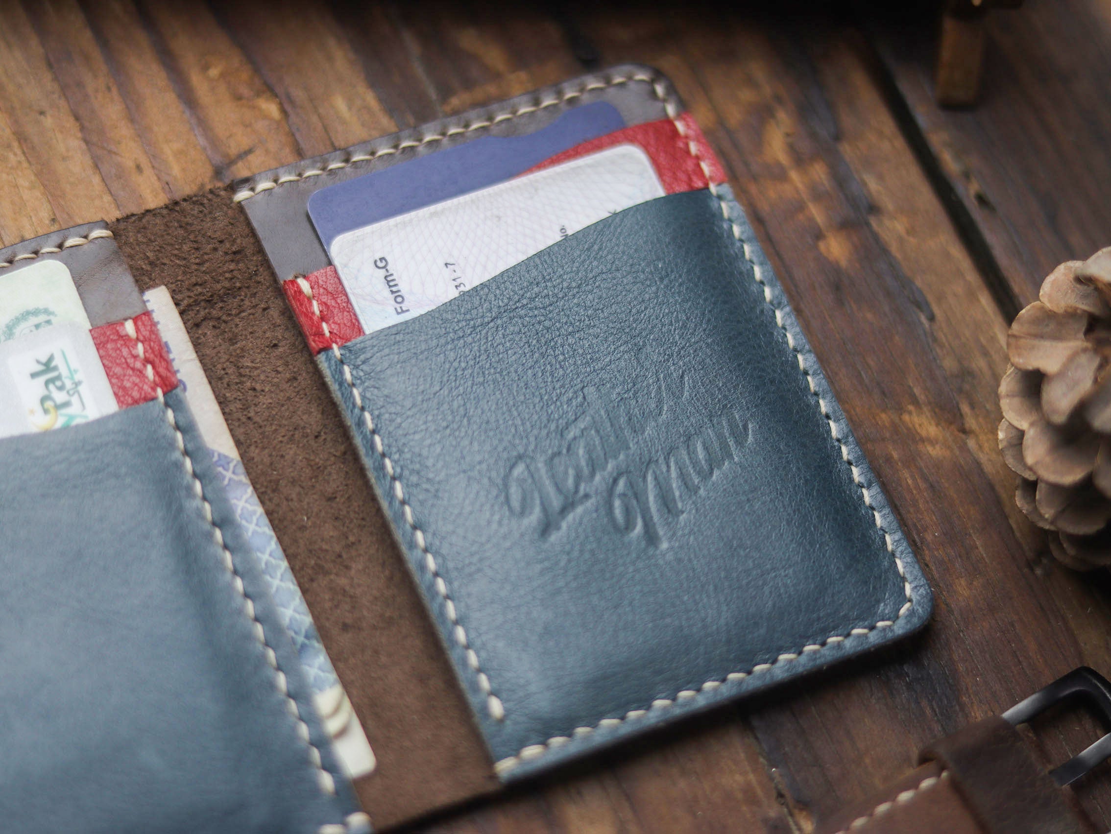 "KODUS" WALNUT BROWN, RED & DEEP BLUE