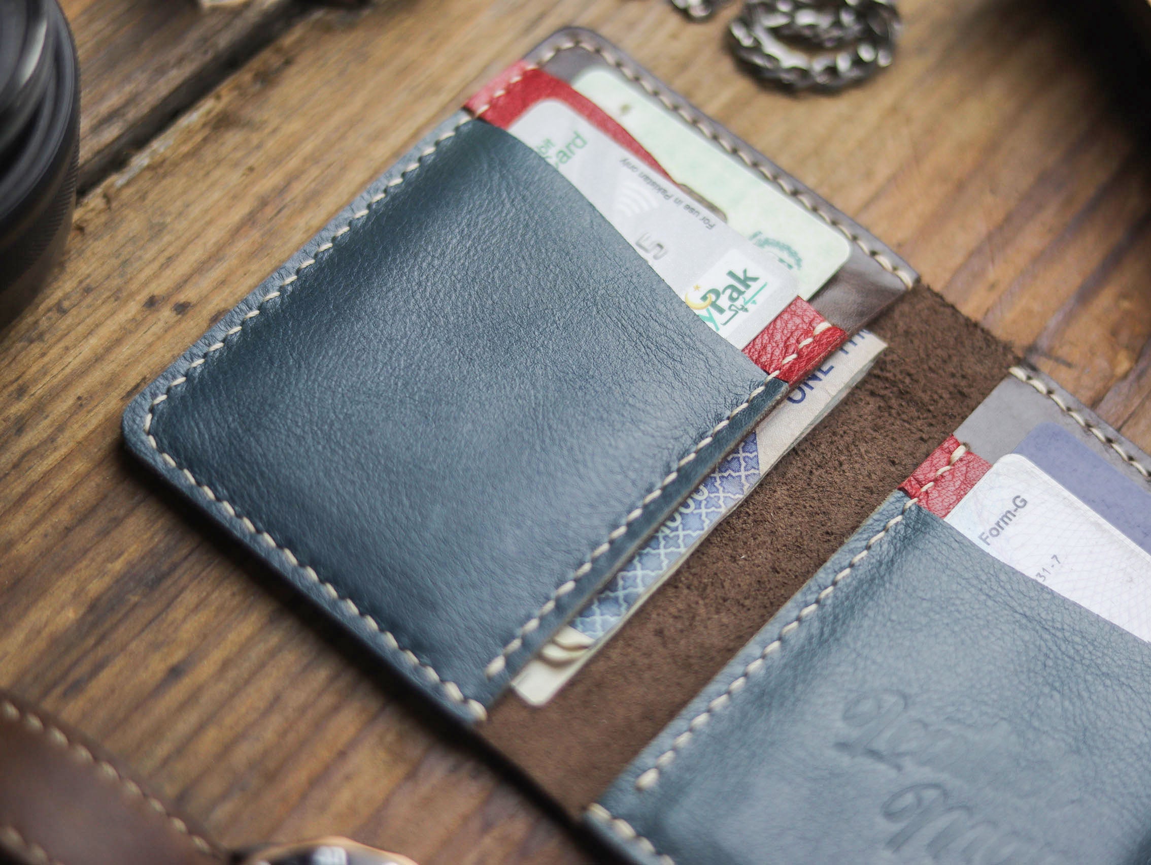 "KODUS" WALNUT BROWN, RED & DEEP BLUE