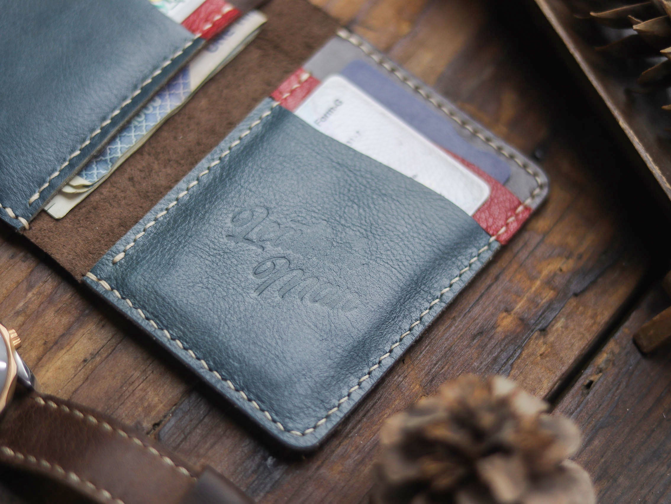 "KODUS" WALNUT BROWN, RED & DEEP BLUE