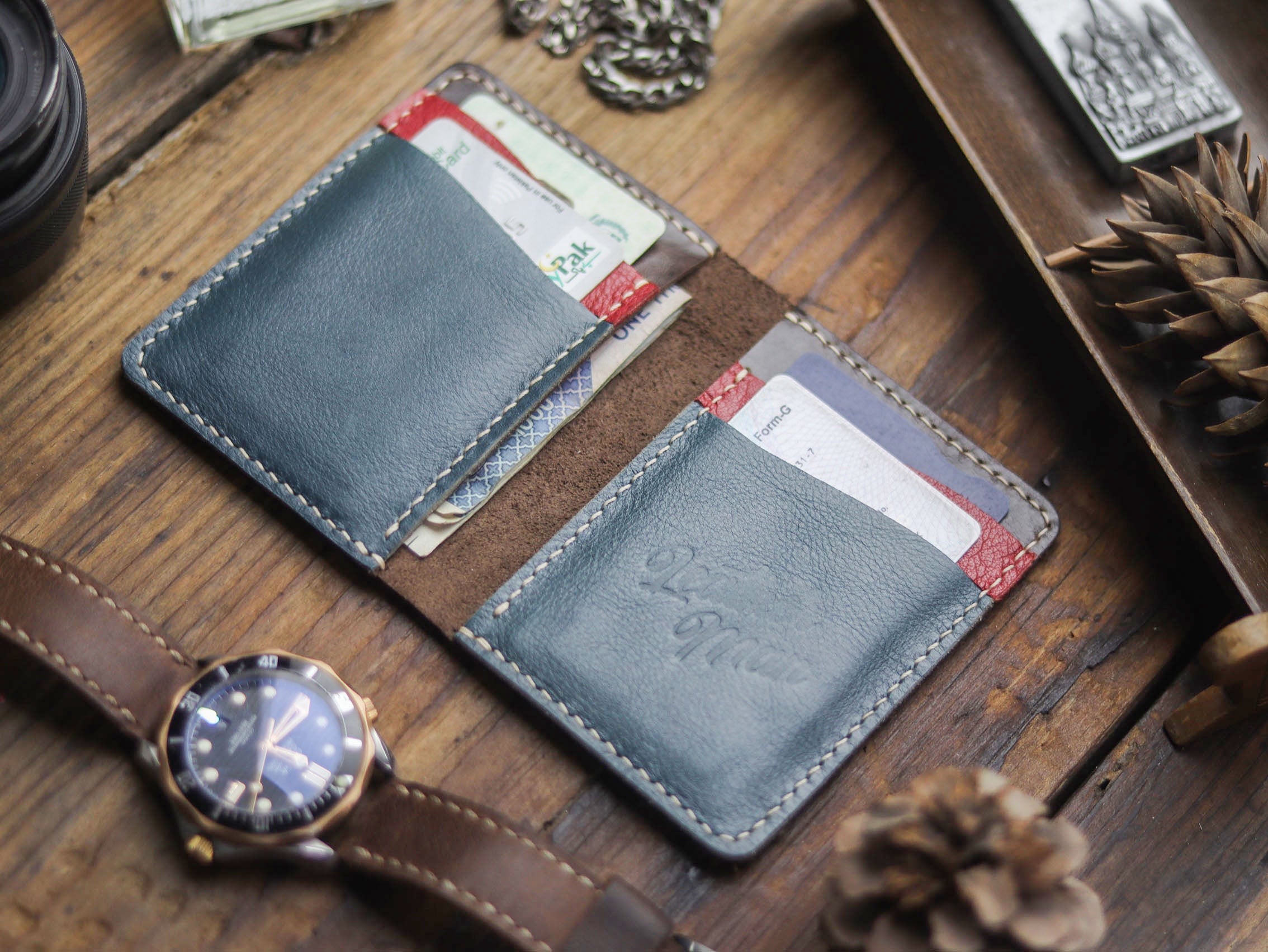 "KODUS" WALNUT BROWN, RED & DEEP BLUE