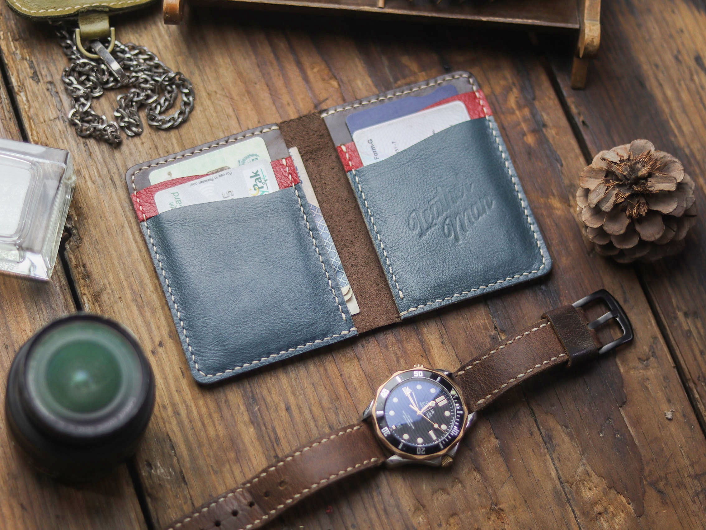 "KODUS" WALNUT BROWN, RED & DEEP BLUE