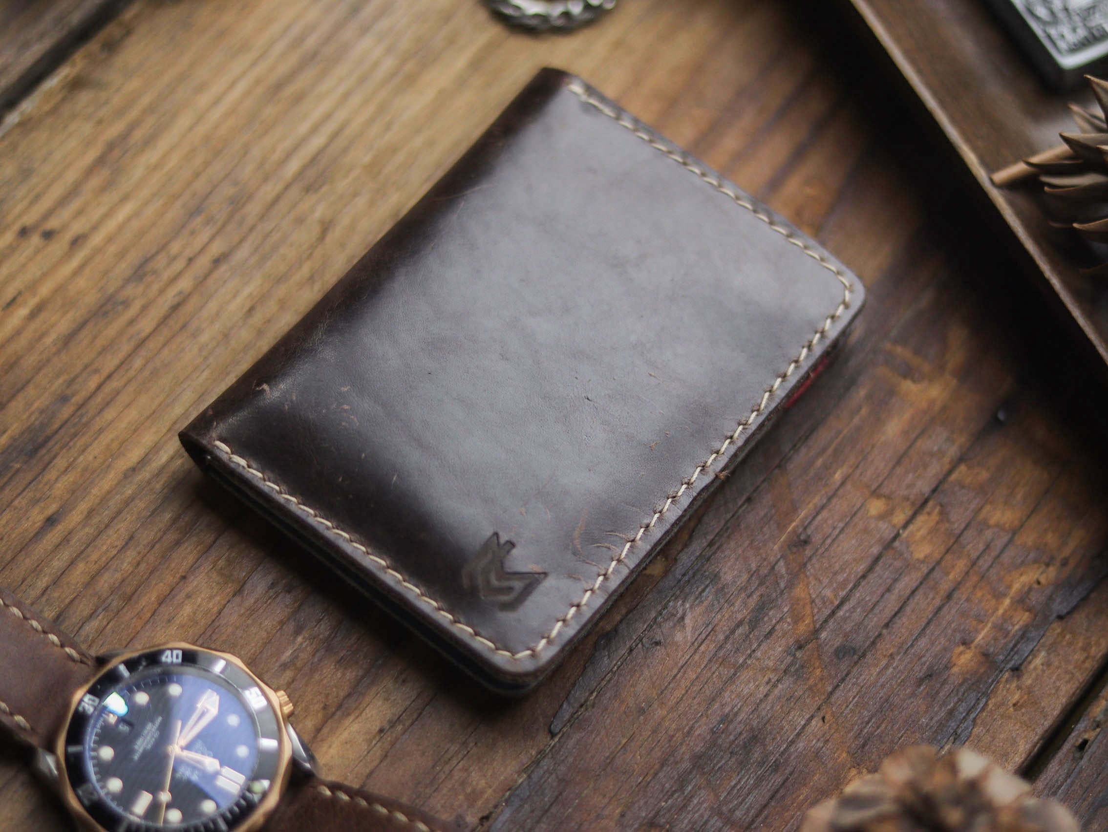 "KODUS" WALNUT BROWN, RED & DEEP BLUE