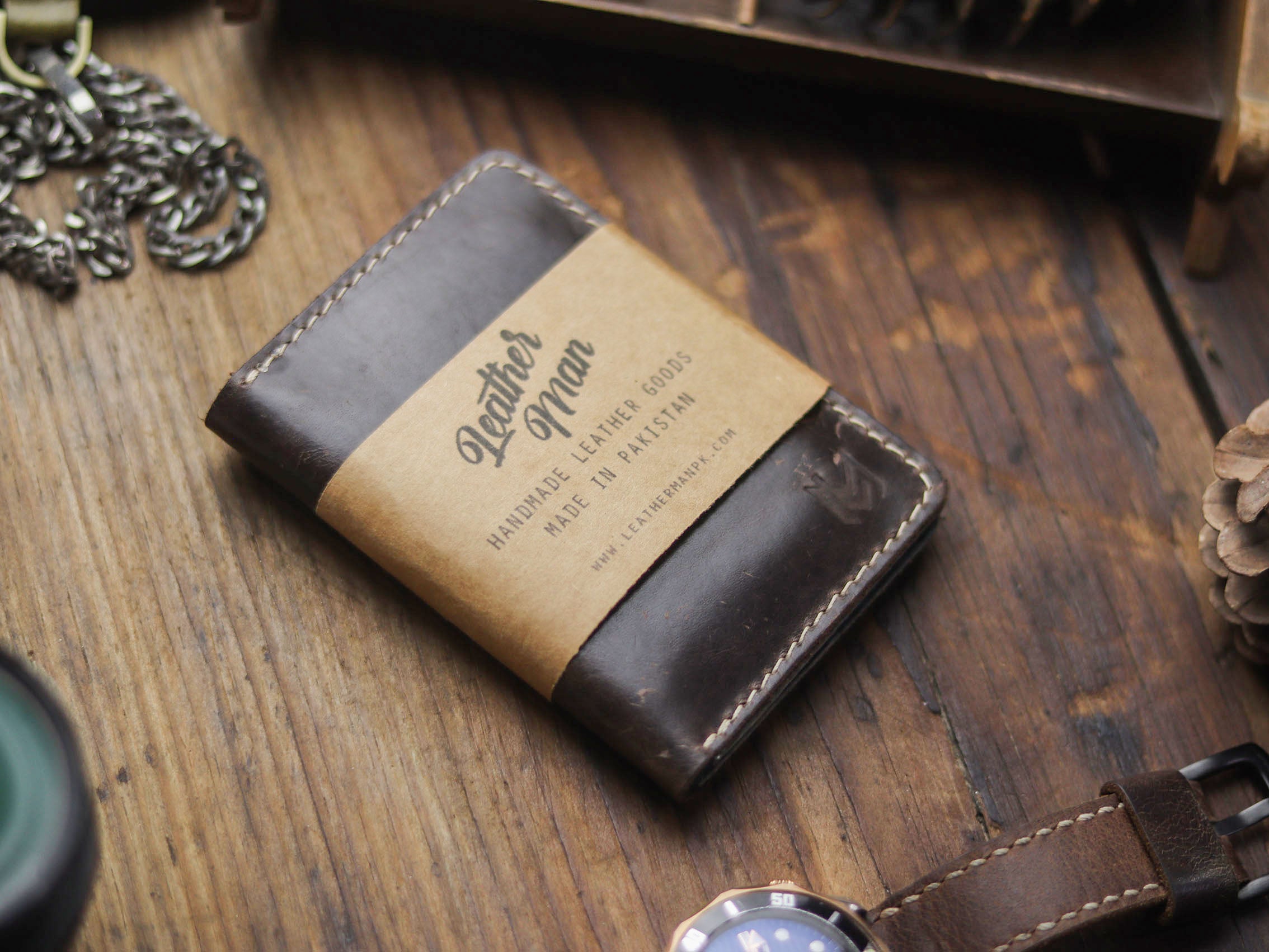 "KODUS" WALNUT BROWN, RED & DEEP BLUE