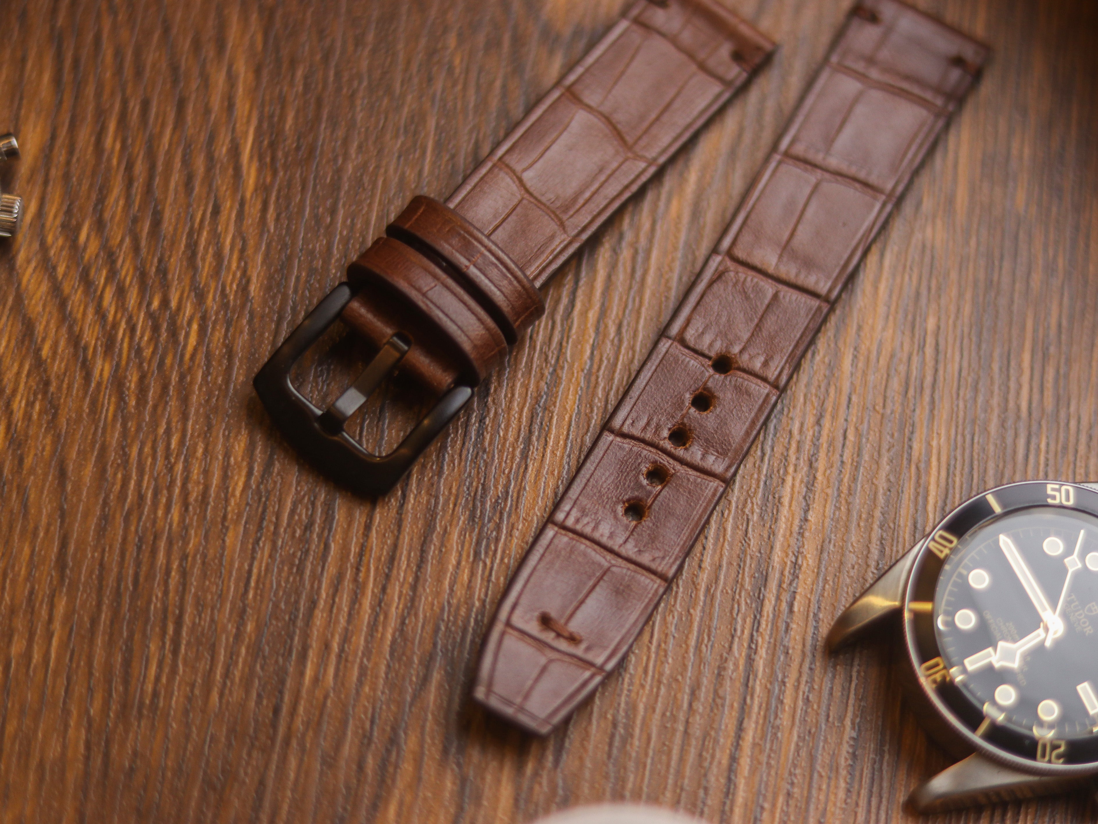 BROWN CROCO HAND-CRAFTED WATCH STRAPS - MINIMAL STITCHED U-TAIL