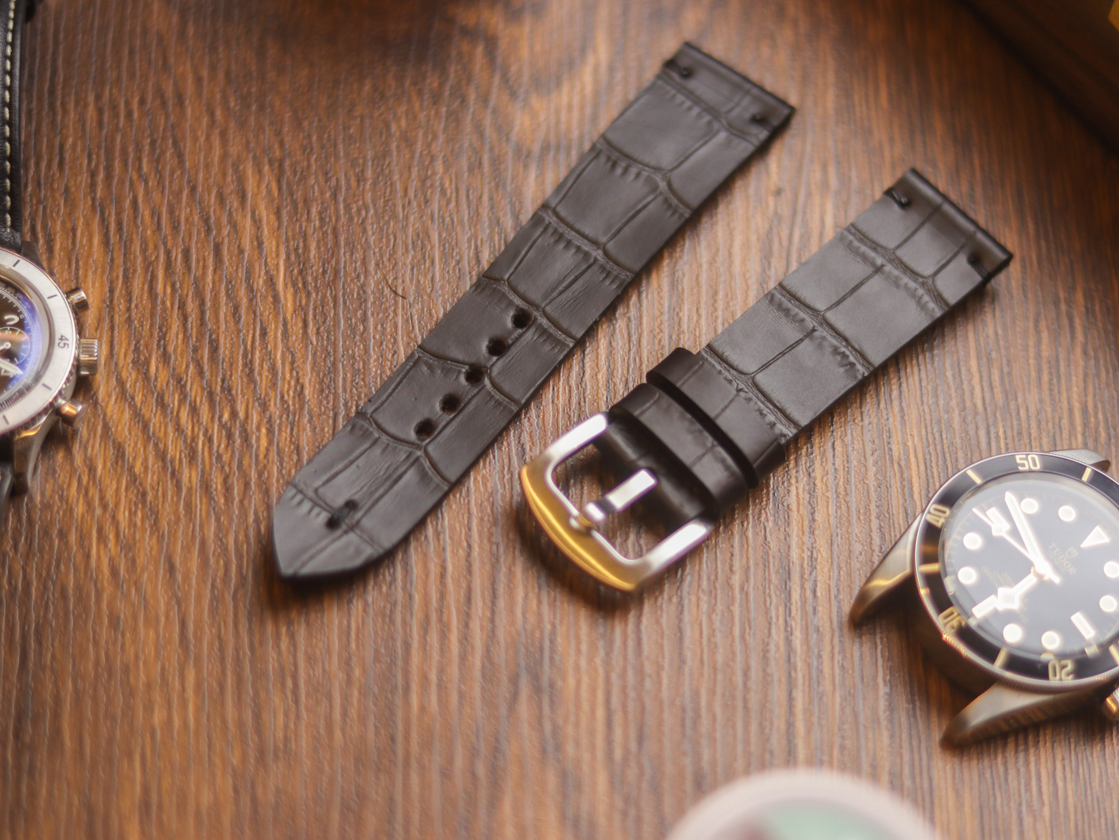 BLACK CROCO HAND-CRAFTED WATCH STRAPS - MINIMAL STITCHED