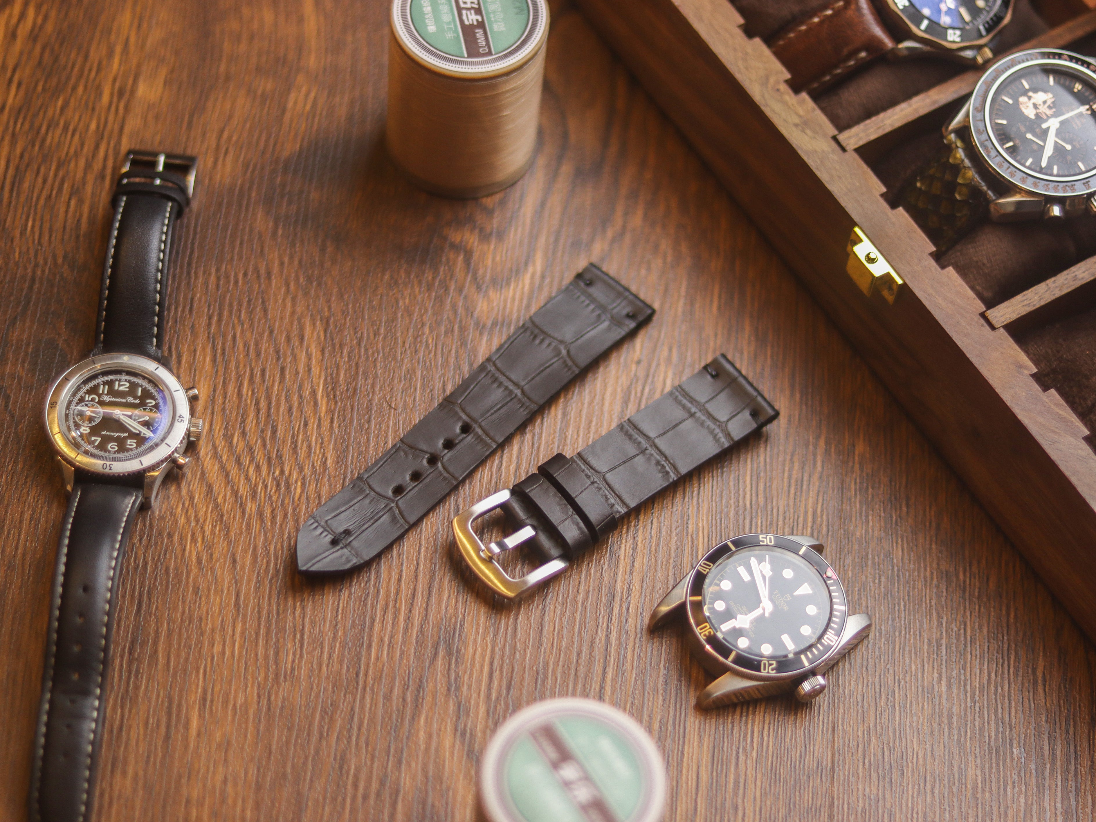 BLACK CROCO HAND-CRAFTED WATCH STRAPS - MINIMAL STITCHED