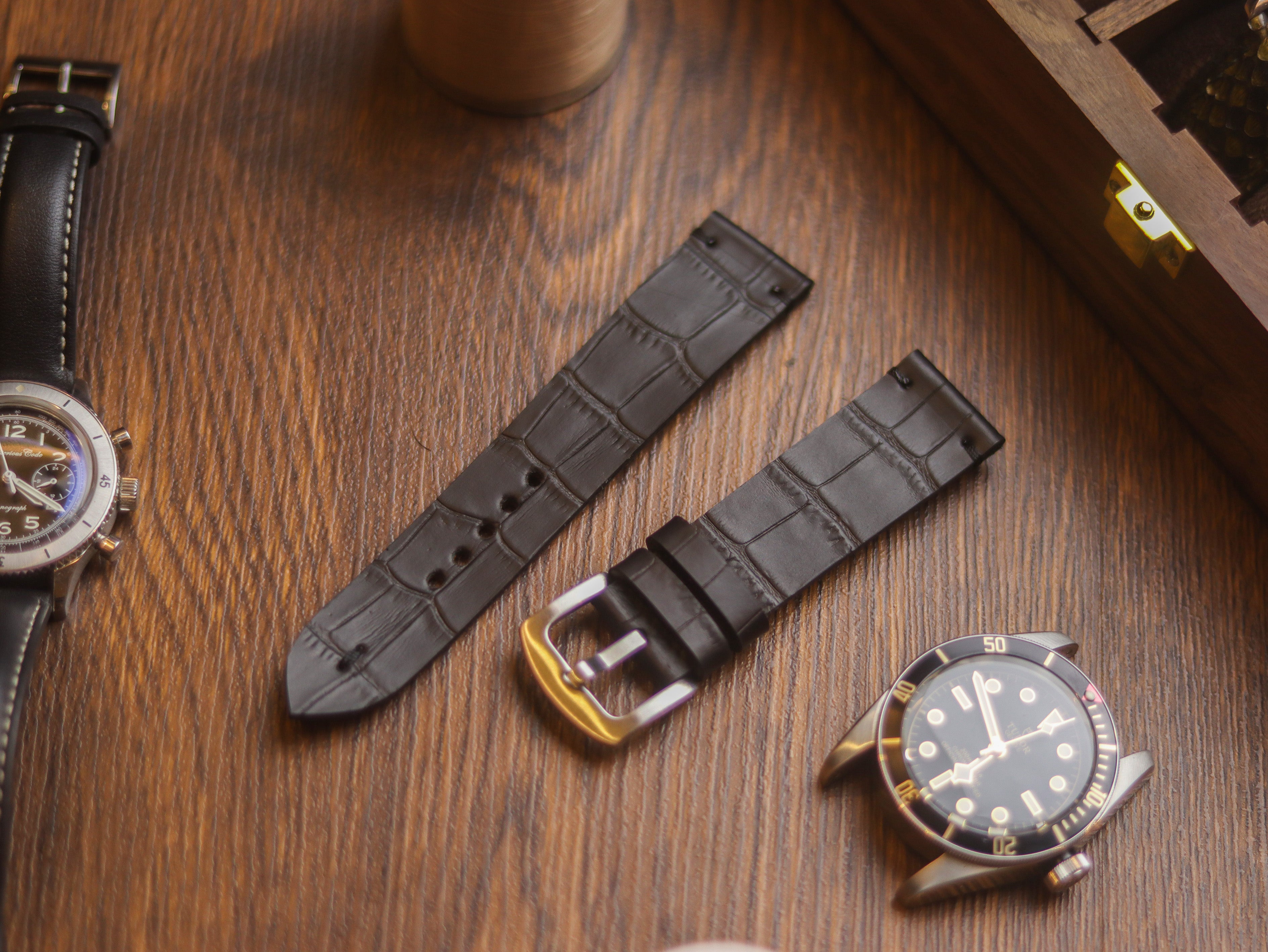 BLACK CROCO HAND-CRAFTED WATCH STRAPS - MINIMAL STITCHED
