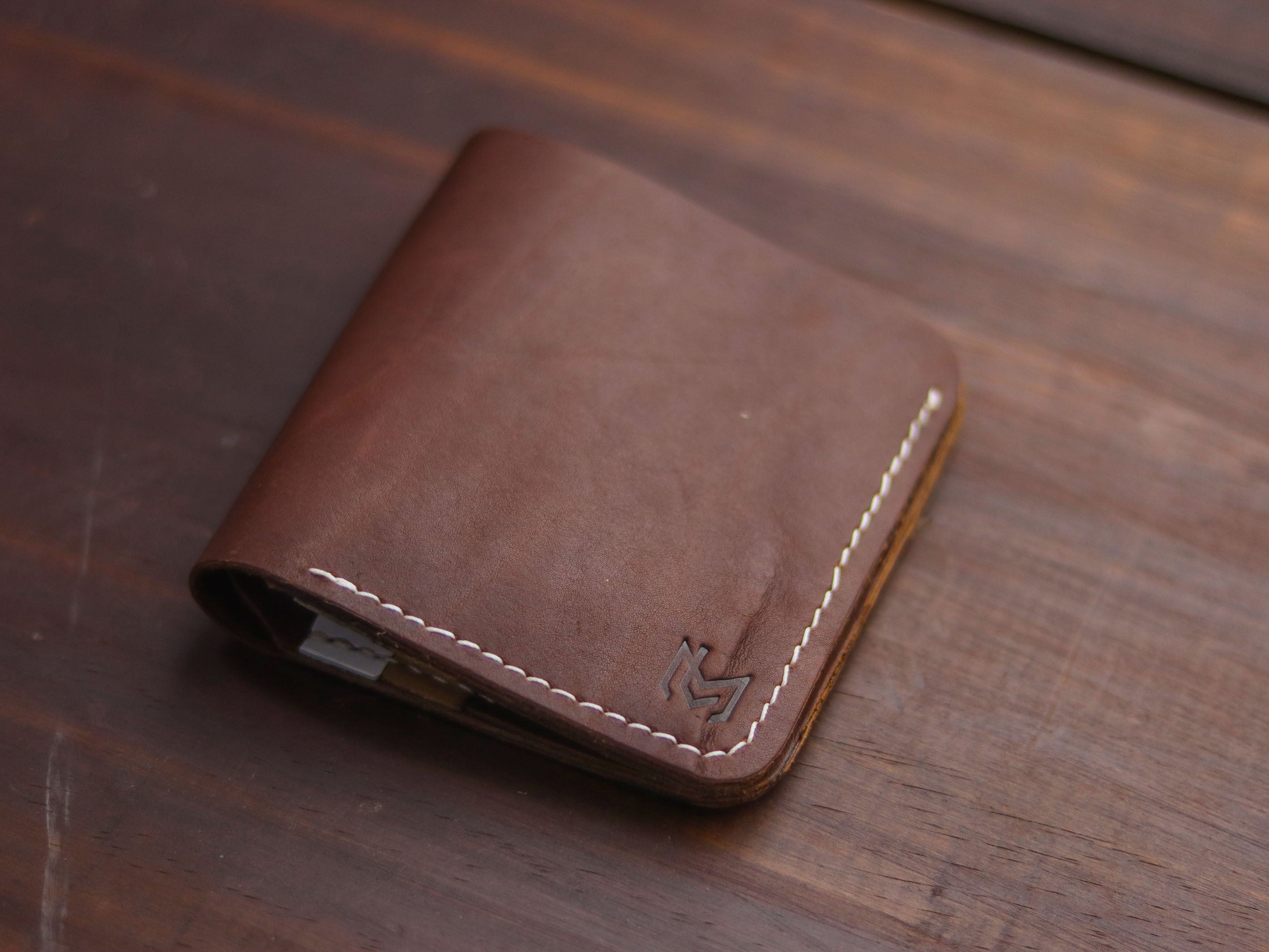 "TRIDENT" CHESTNUT BROWN, NATURAL BUTTERO AND WHITE