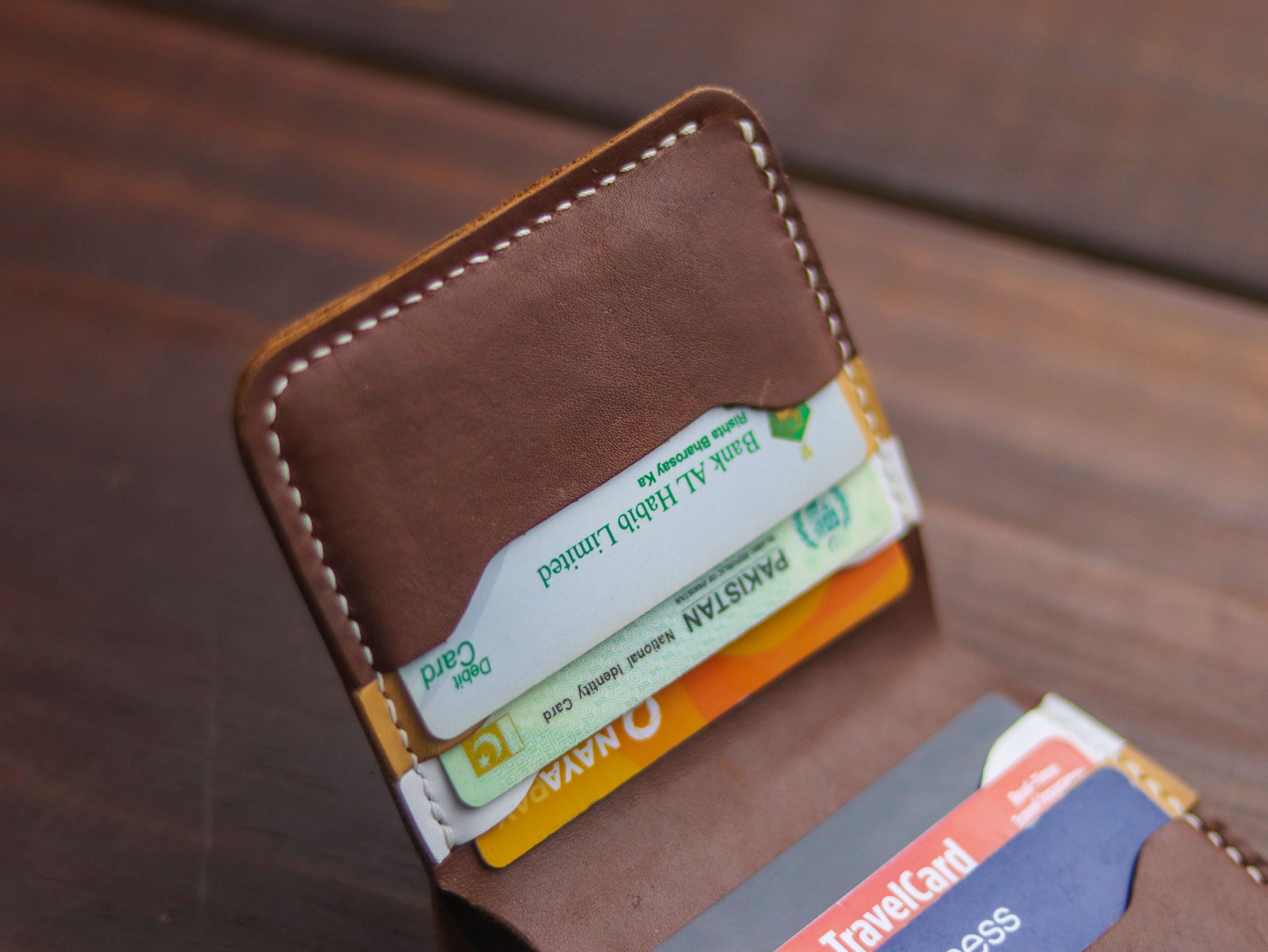 "TRIDENT" CHESTNUT BROWN, NATURAL BUTTERO AND WHITE