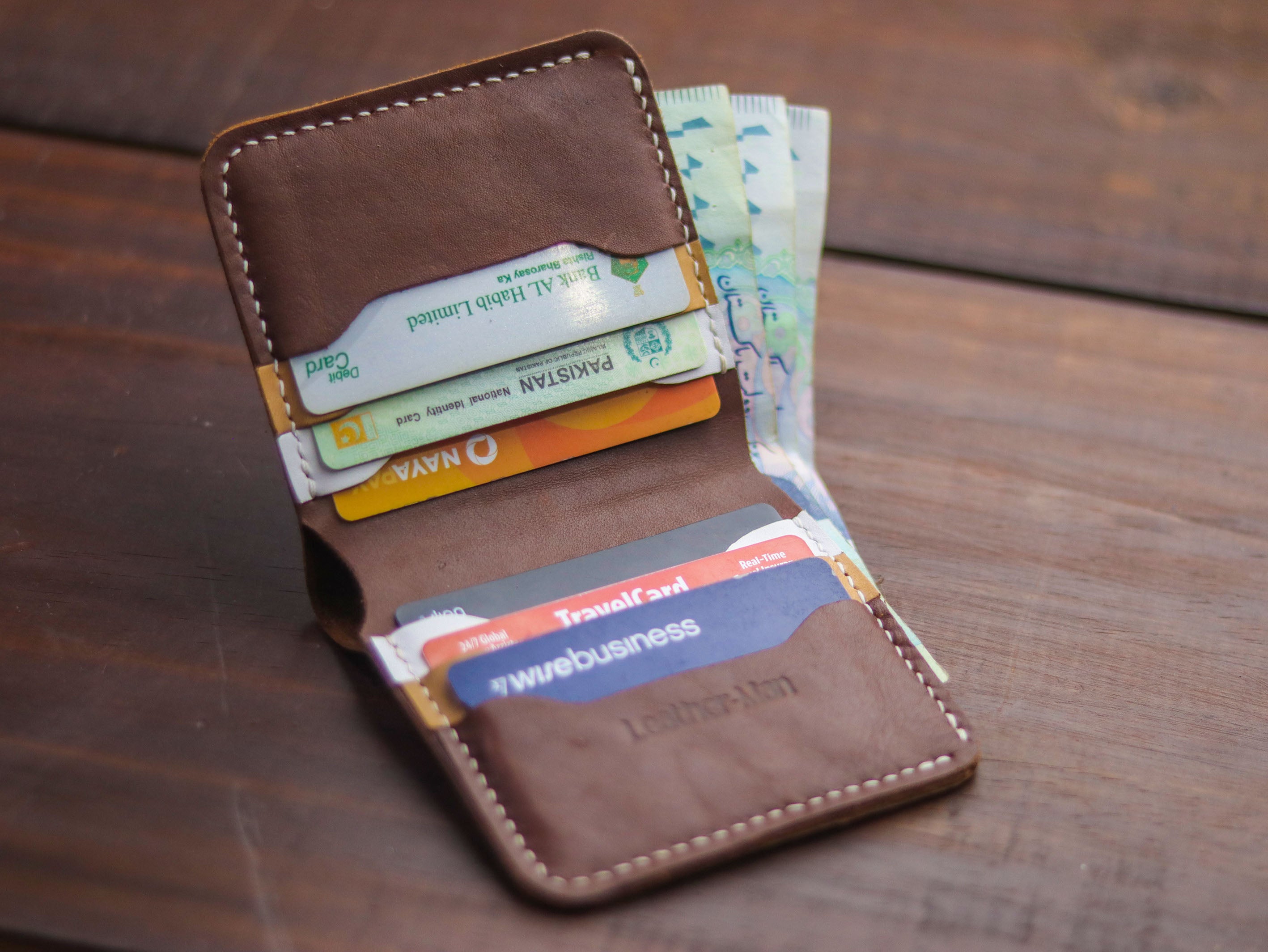 "TRIDENT" CHESTNUT BROWN, NATURAL BUTTERO AND WHITE