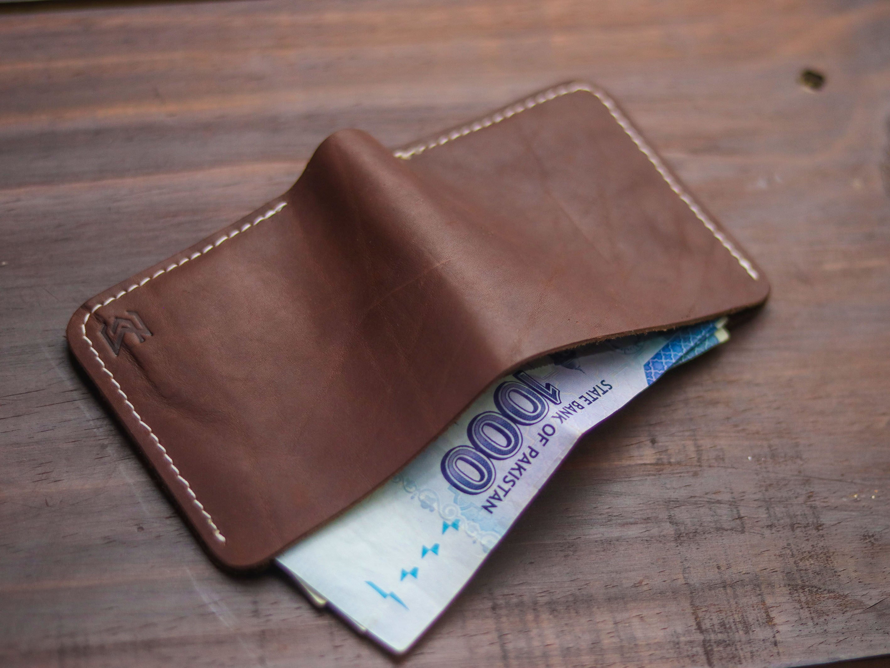 "TRIDENT" CHESTNUT BROWN, NATURAL BUTTERO AND WHITE