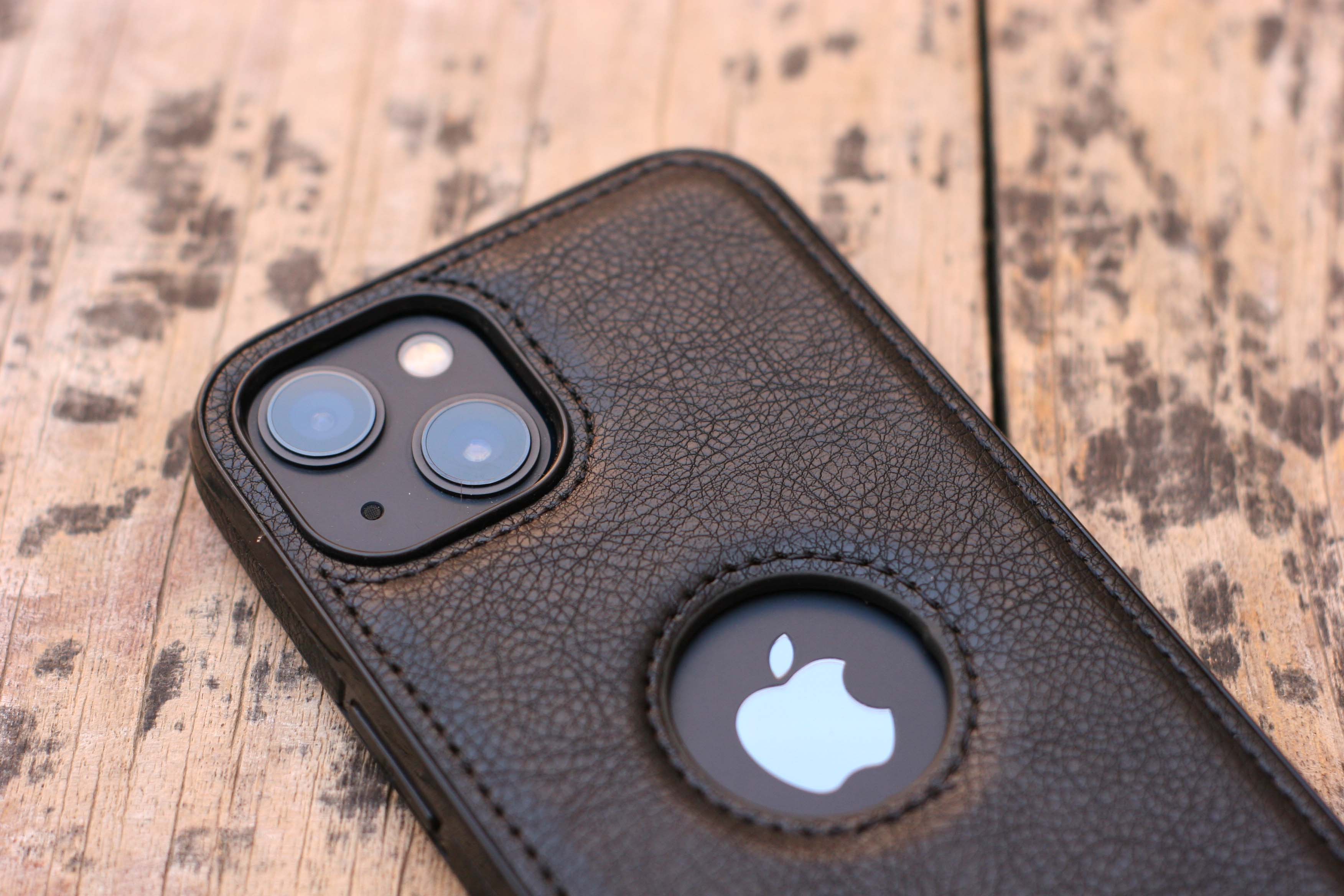 BLACK LEATHER PHONE CASE WITH APPLE LOGO