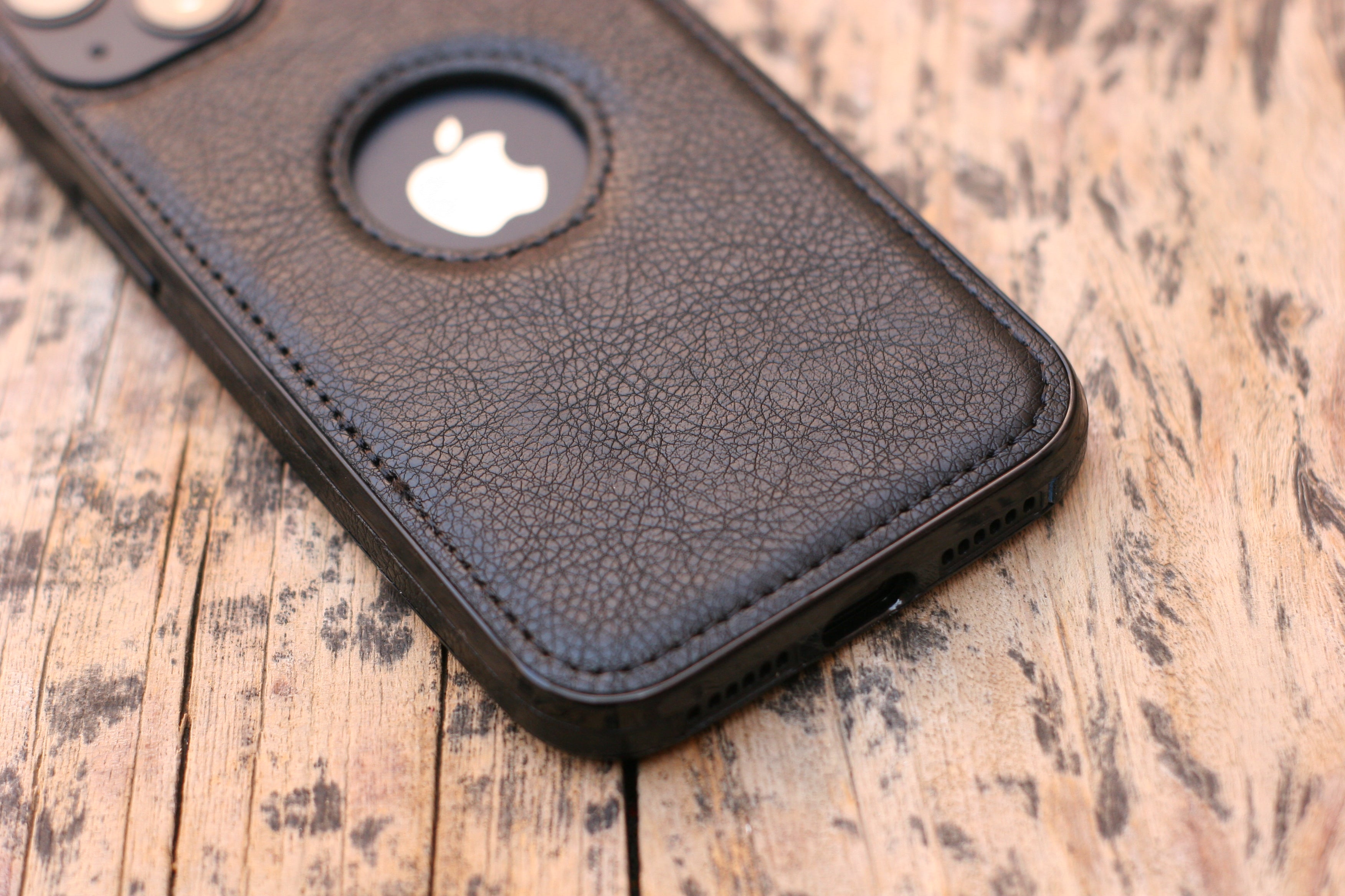 BLACK LEATHER PHONE CASE.